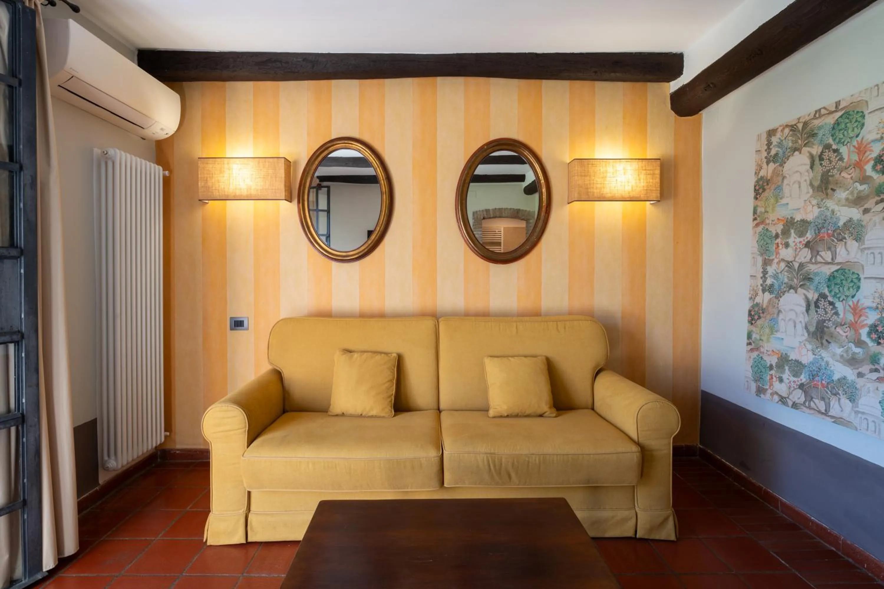 Suite with Balcony in Borgo San Luigi