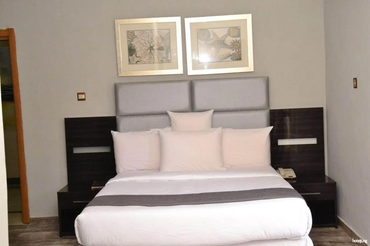Deluxe Room in Ellyxville Hotel