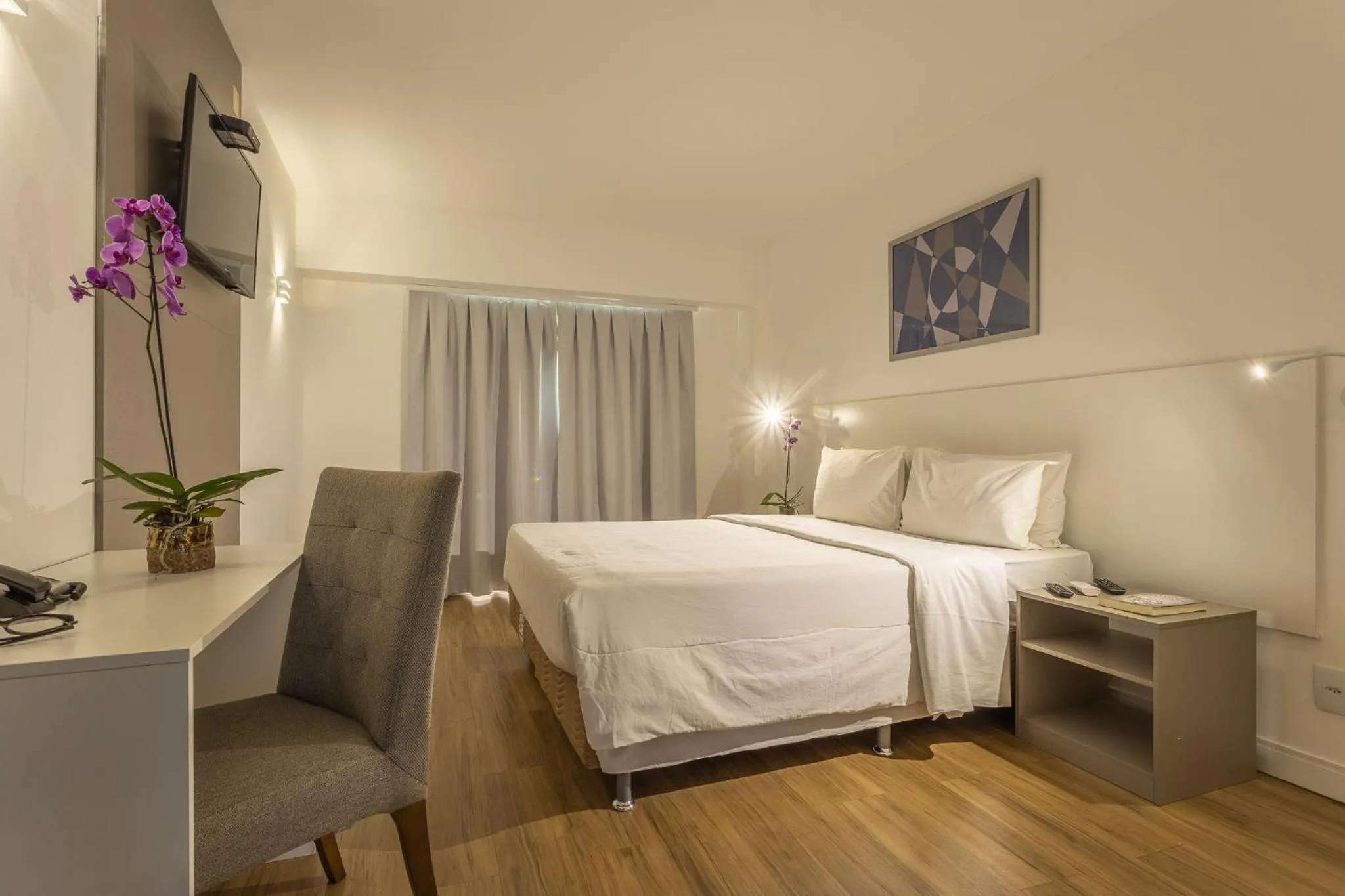 Double Room in ATH Hotel - Américas Townhouse