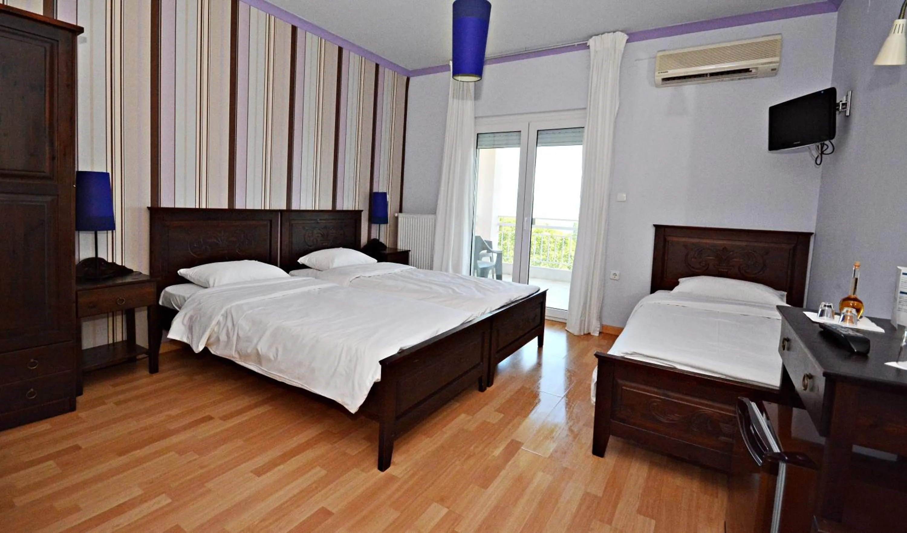Triple Room in Guesthouse Vissinokipos - Biker Friendly - Motorradhotel