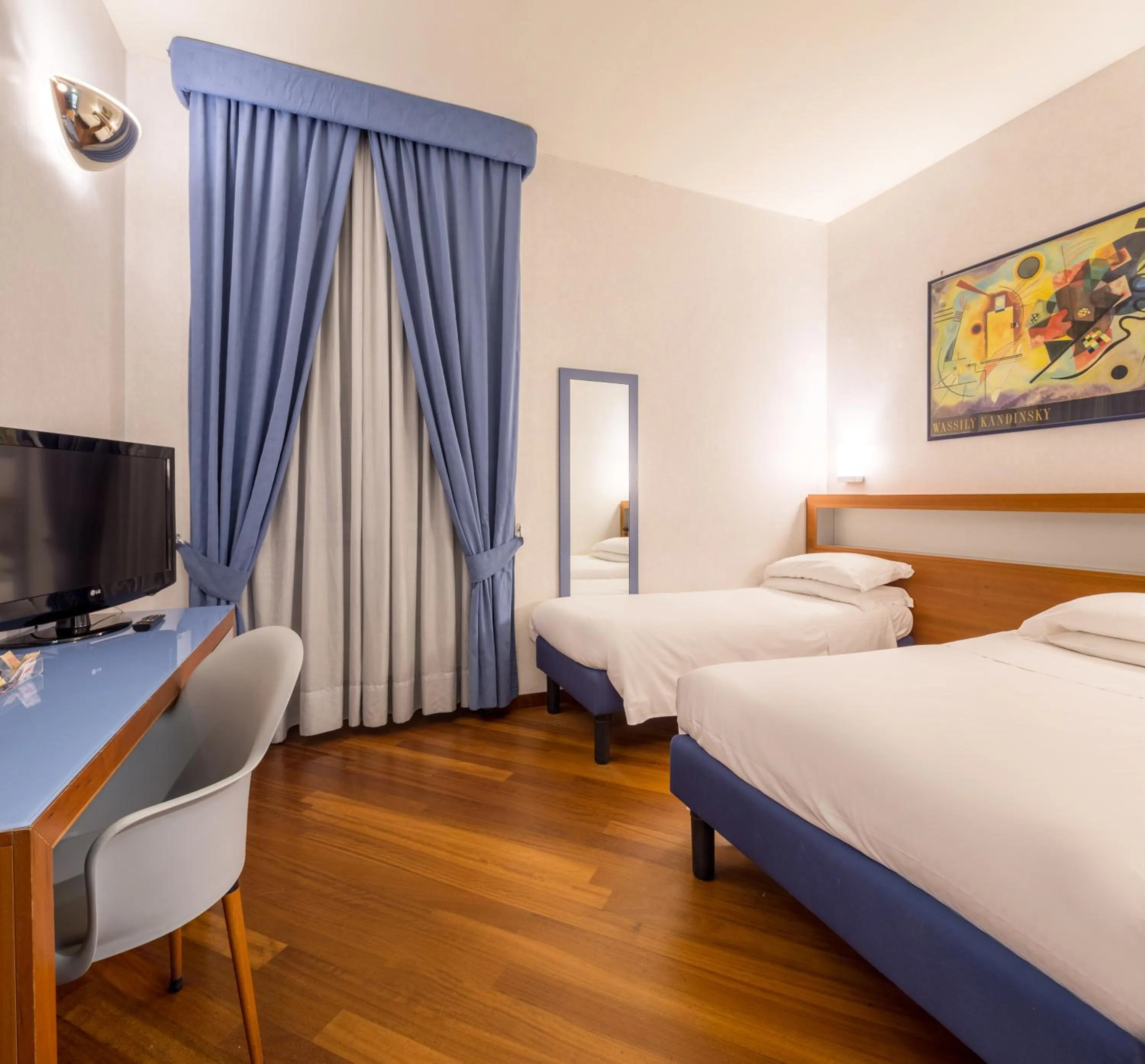 Superior Twin Room in Best Western Plus Hotel Plaza