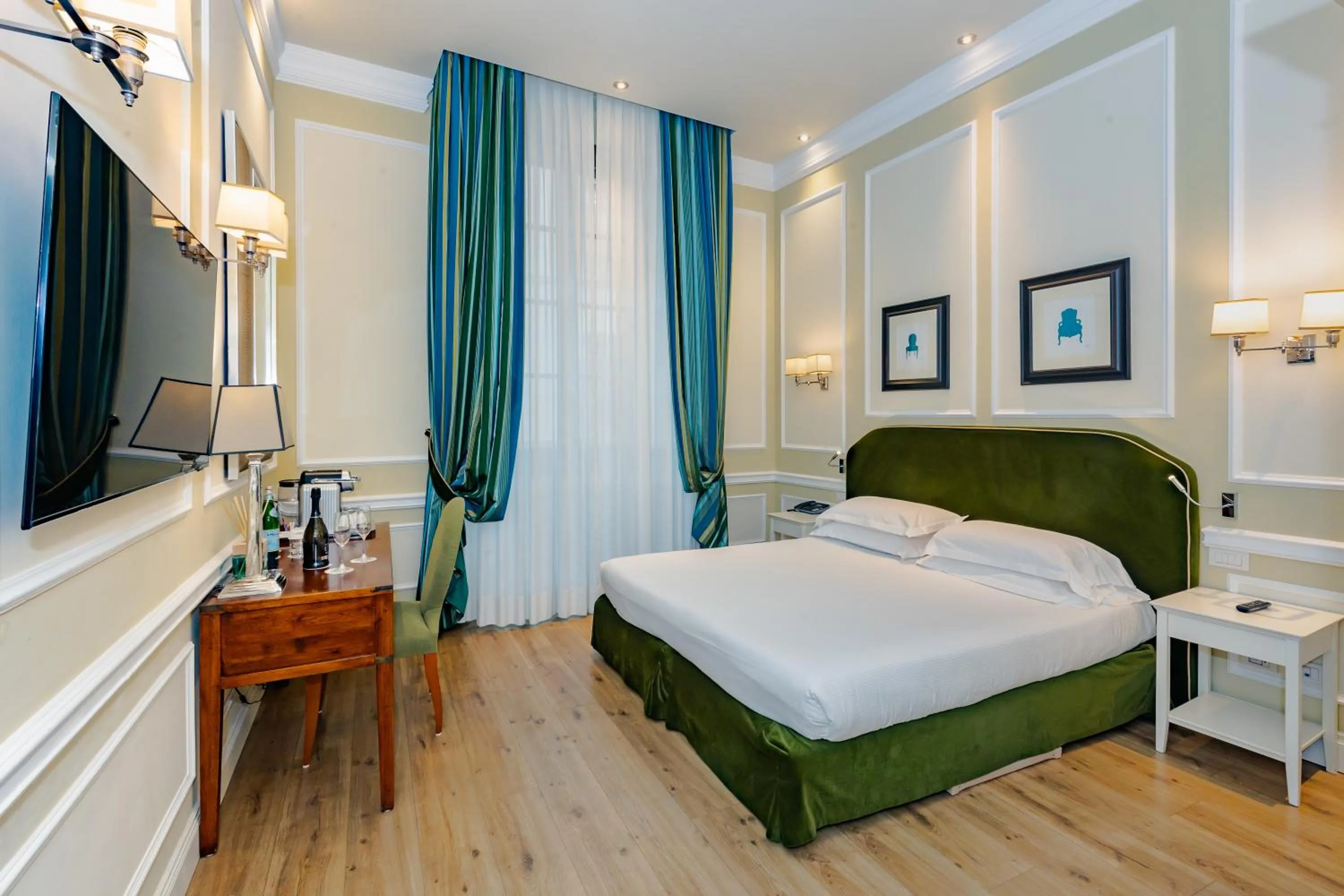 Deluxe Double or Twin Room with City View - single occupancy in FH55 Hotel Calzaiuoli