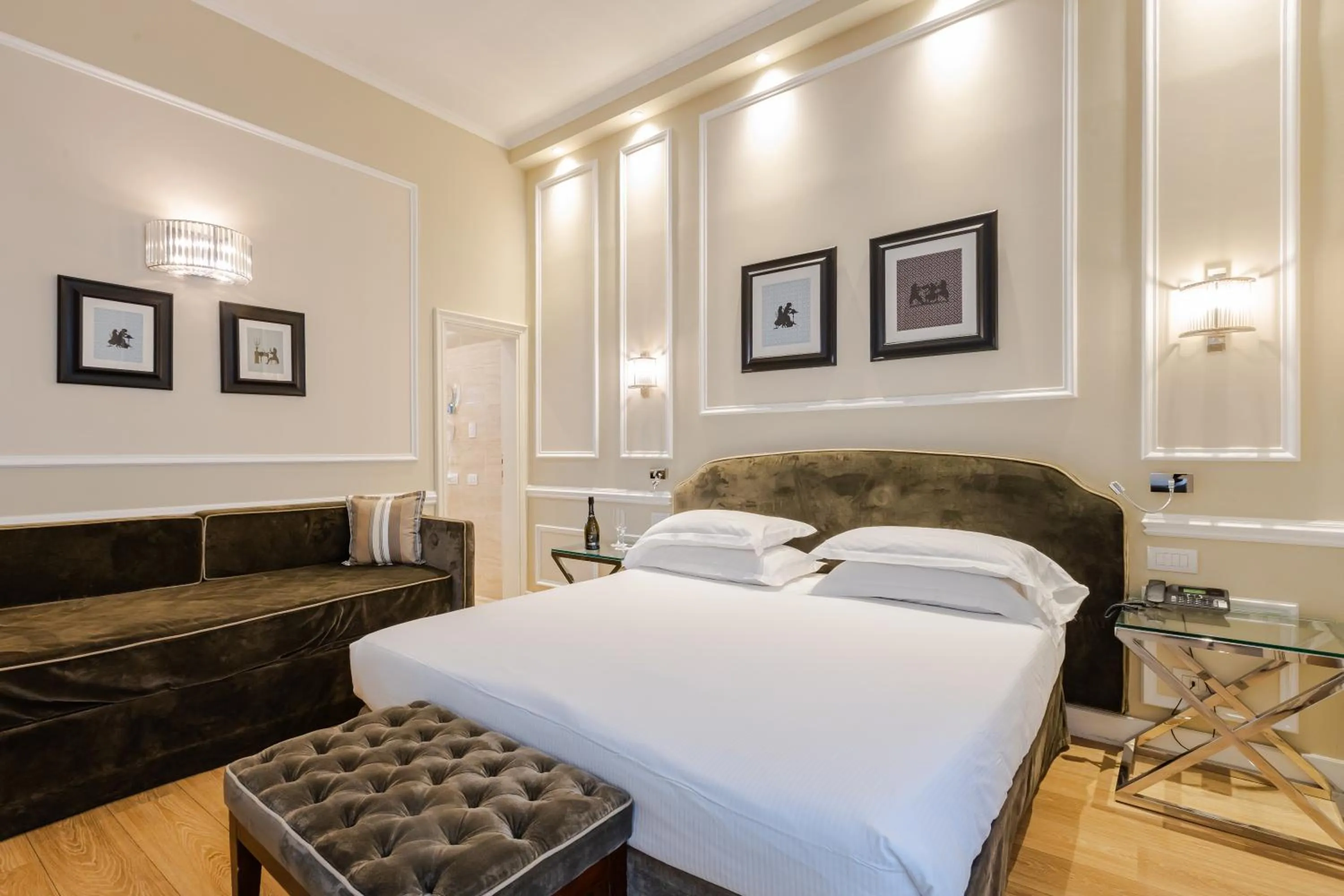 Superior Double or Twin Room with City View - single occupancy in FH55 Hotel Calzaiuoli