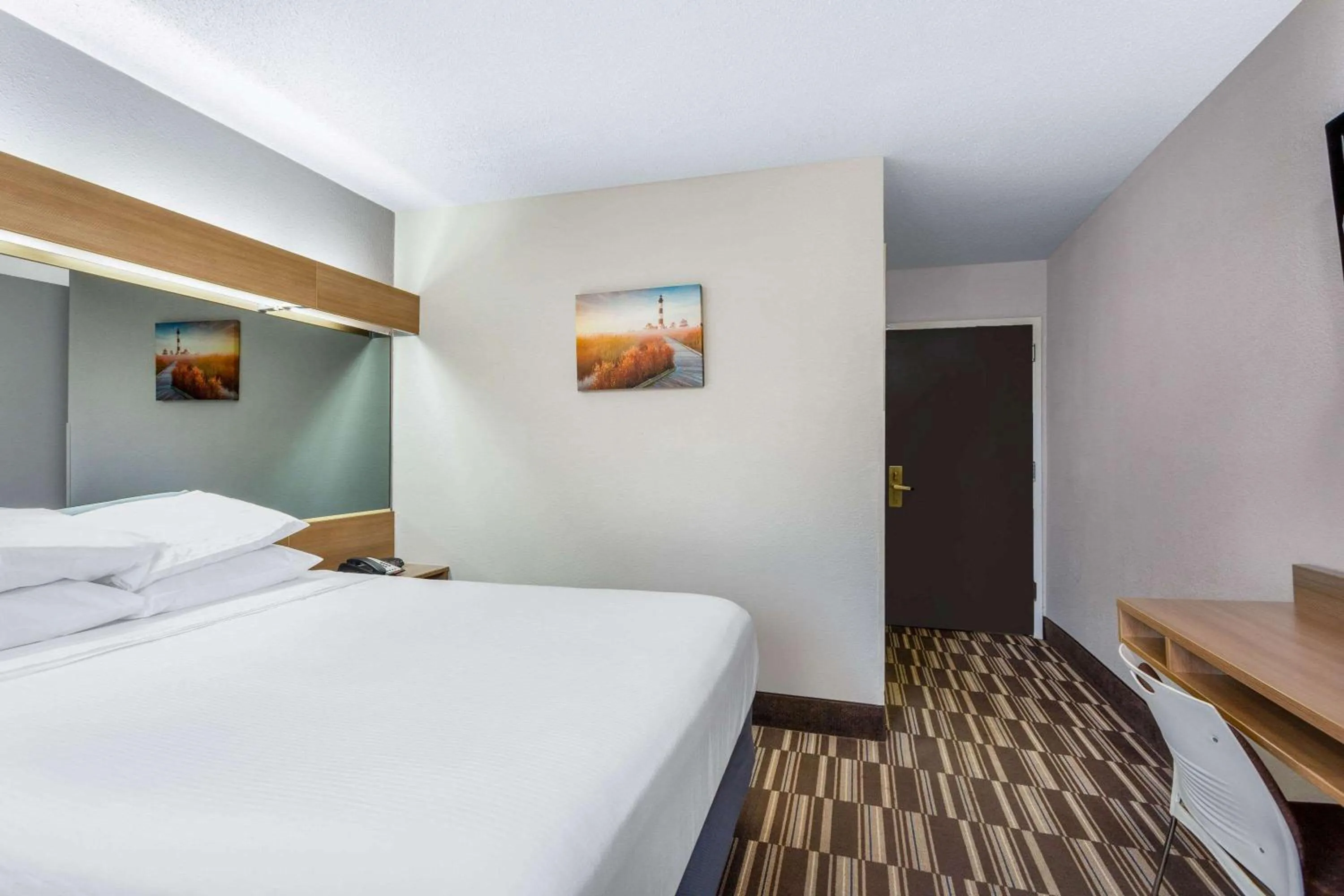 Queen Room - Non-Smoking in Microtel Inn & Suites by Wyndham Matthews/Charlotte