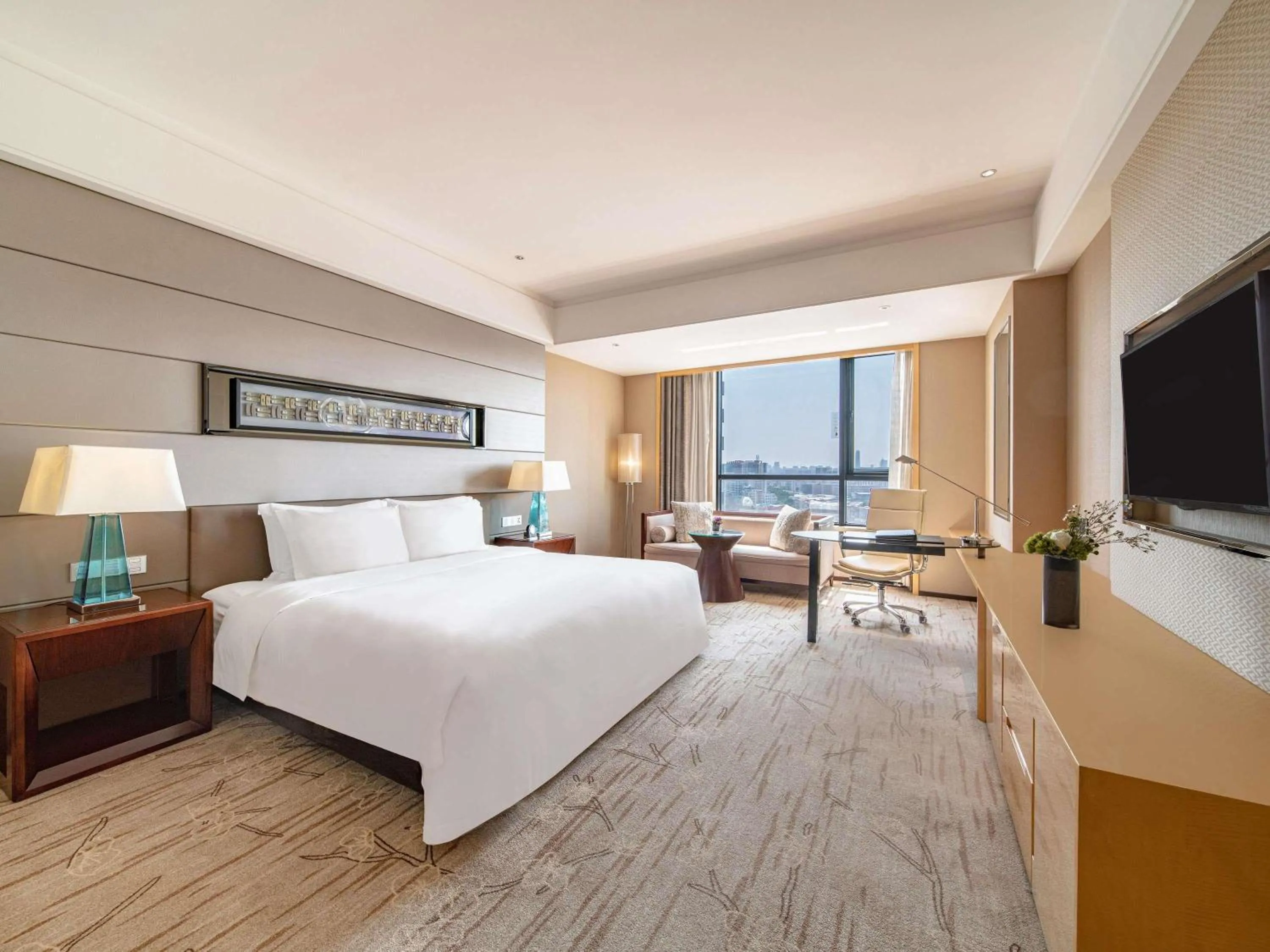 Crest King Room in Swissôtel Guangzhou