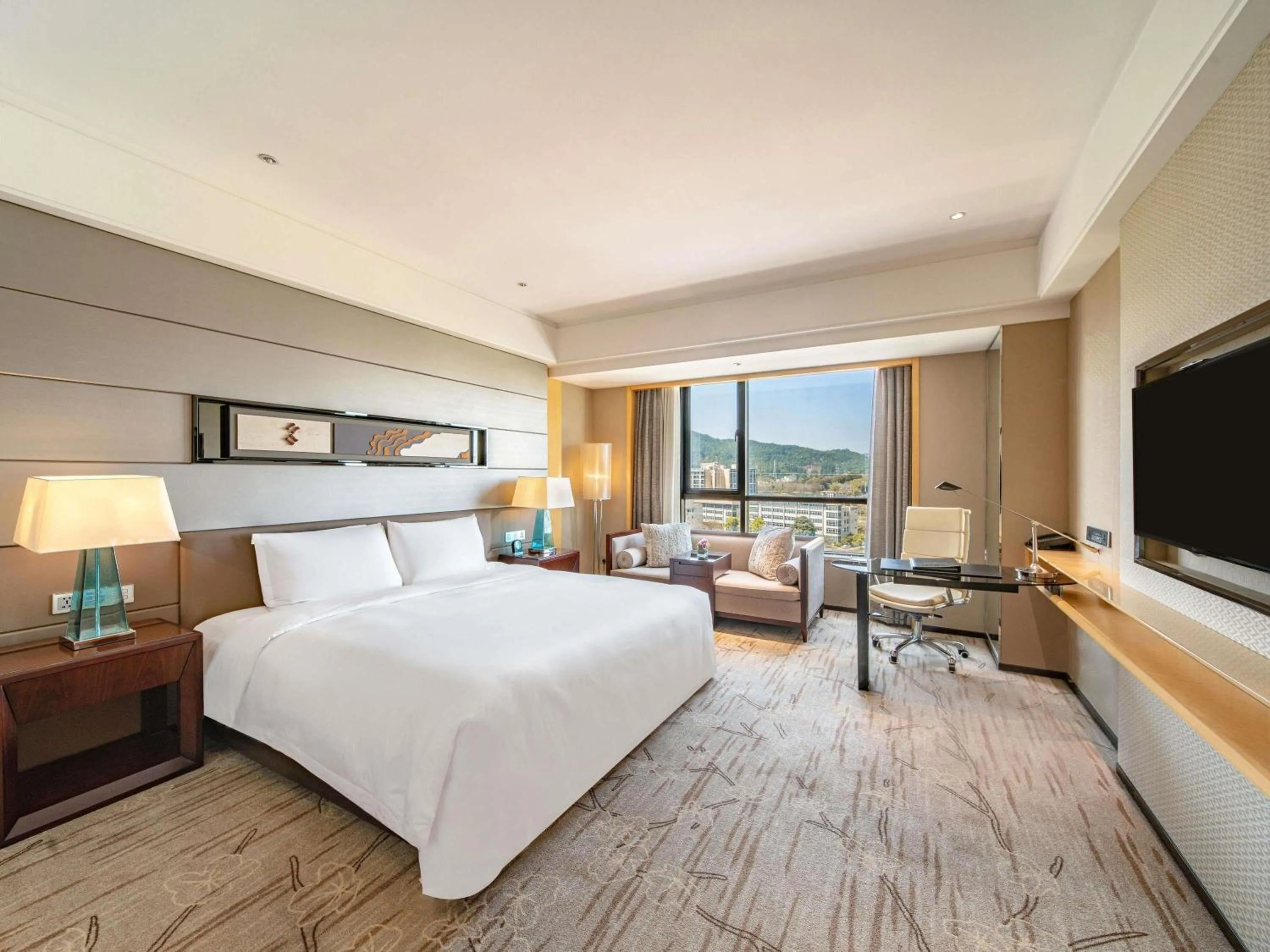 Classic King Room in Swissôtel Guangzhou