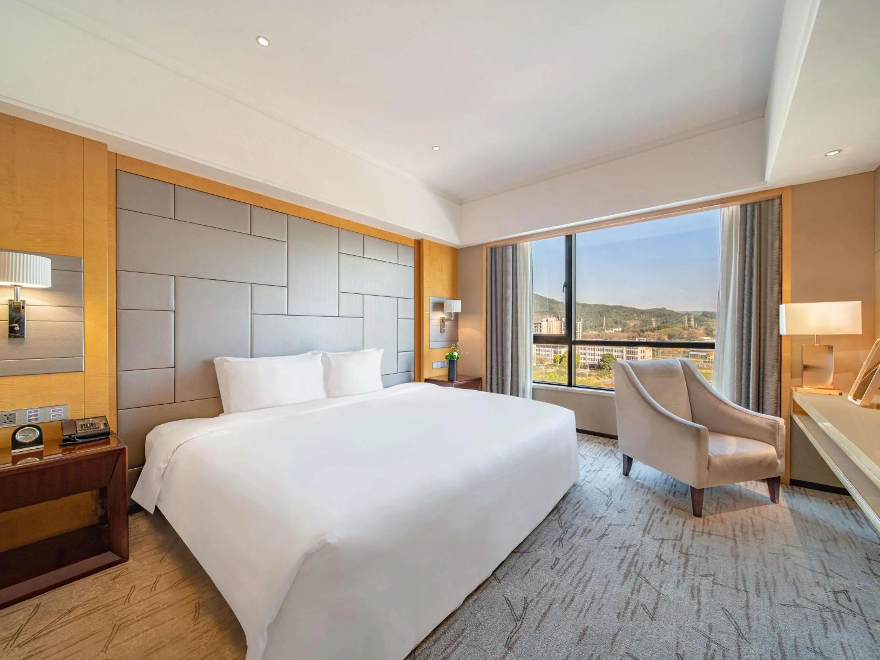 Swissotel Vitality King Room - High Floor in Swissôtel Guangzhou