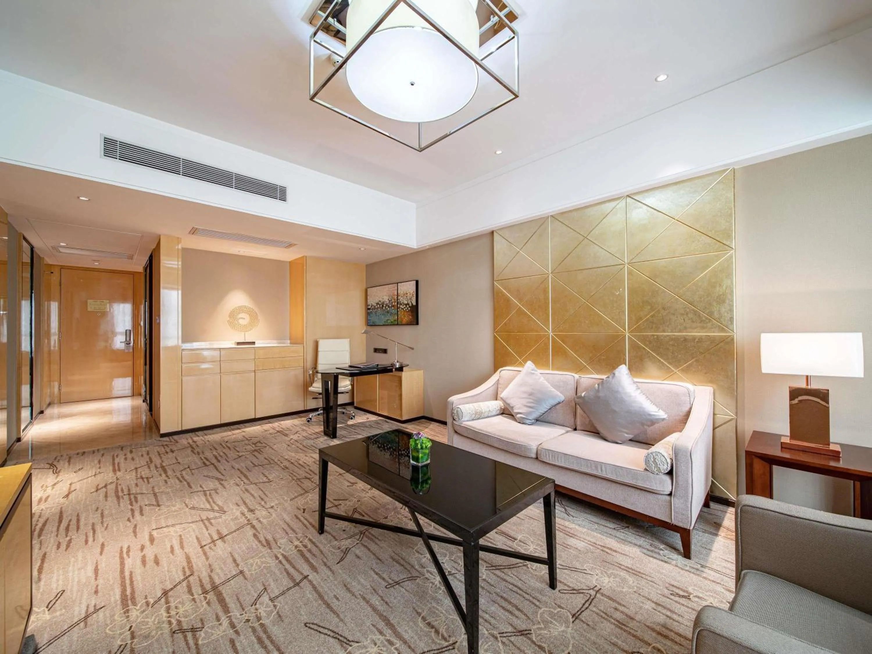 Swissotel Vitality One-Bedroom King Suite with Kitchen in Swissôtel Guangzhou