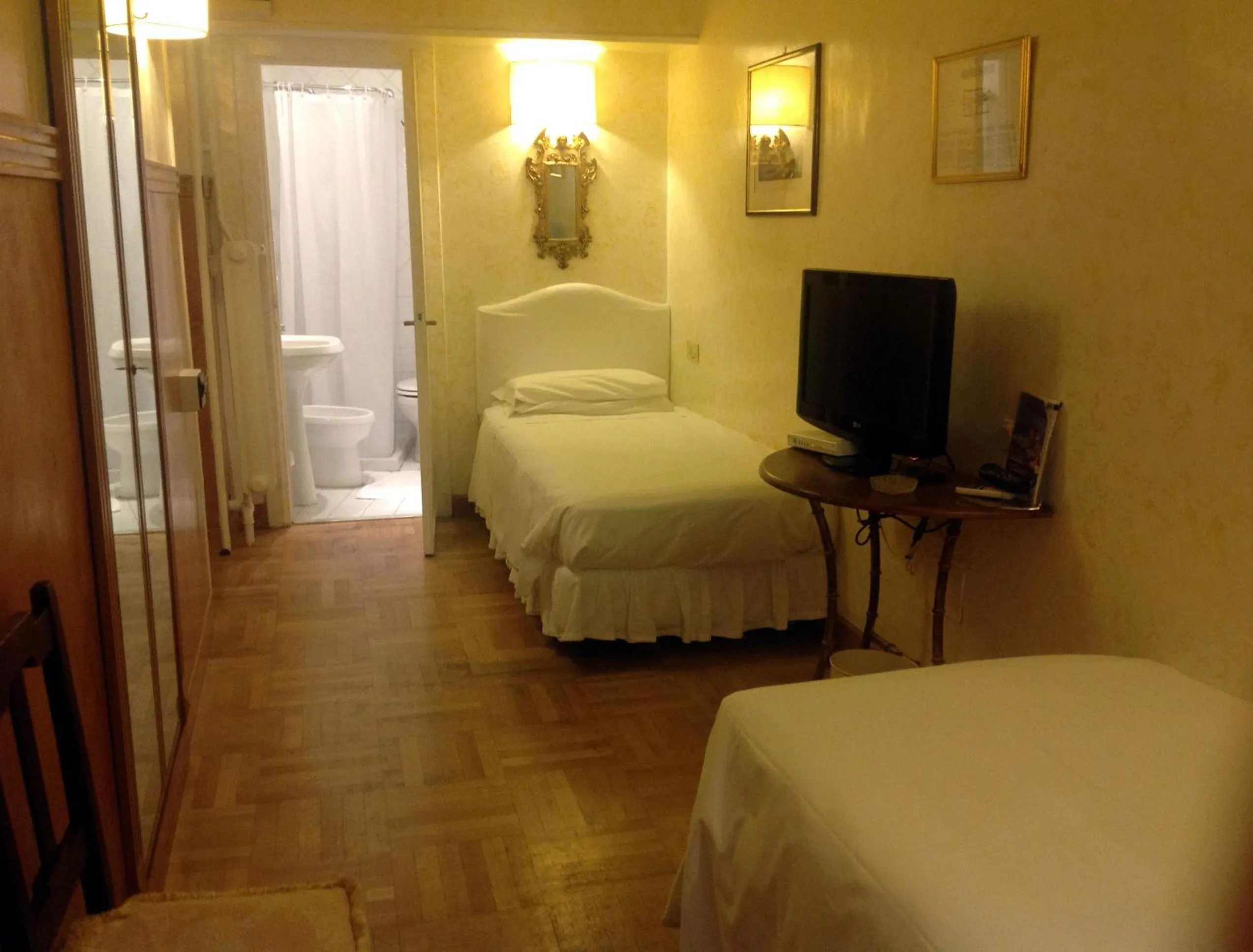 Single Room in Hotel Fontana