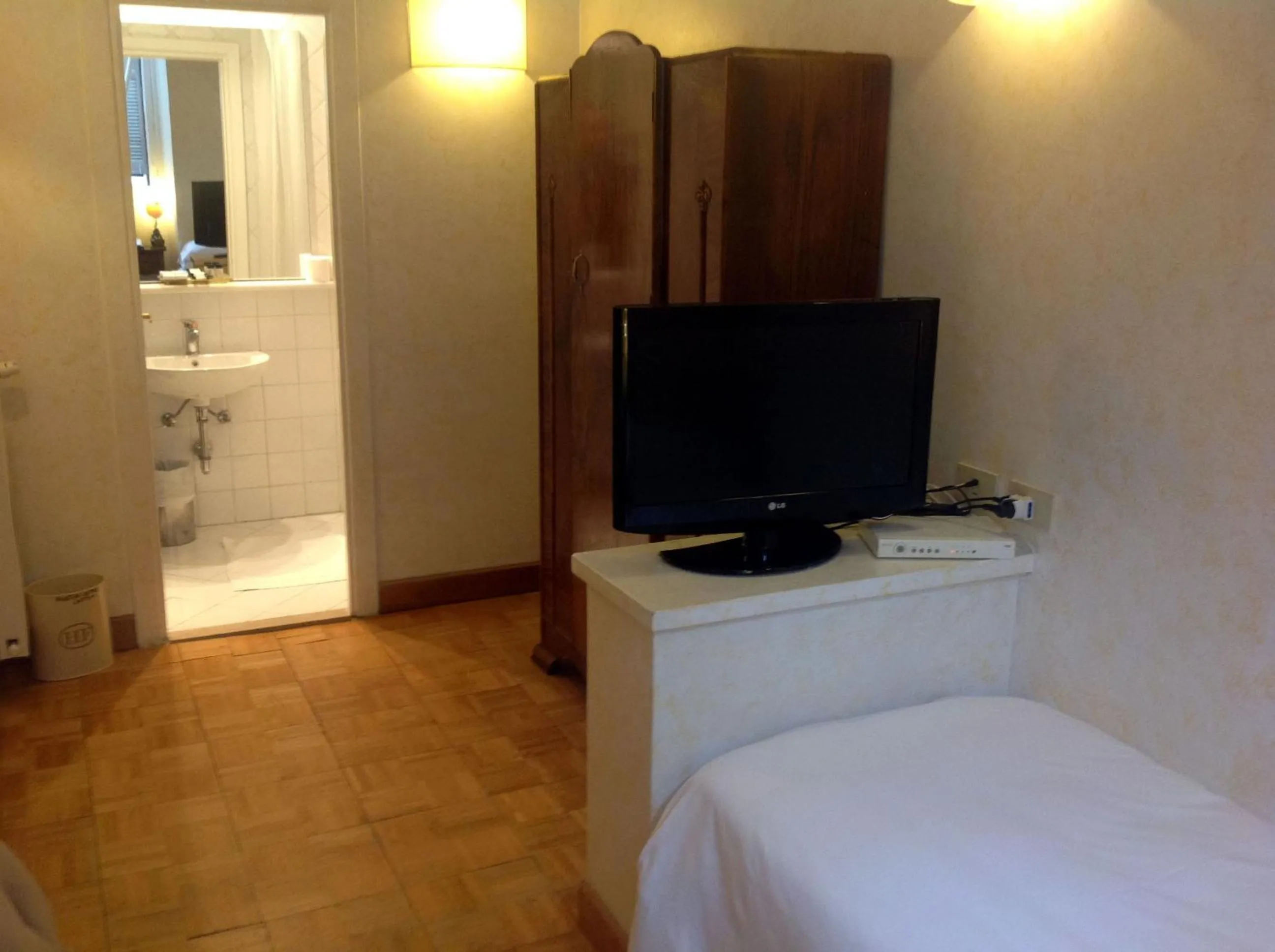 Single Room in Hotel Fontana
