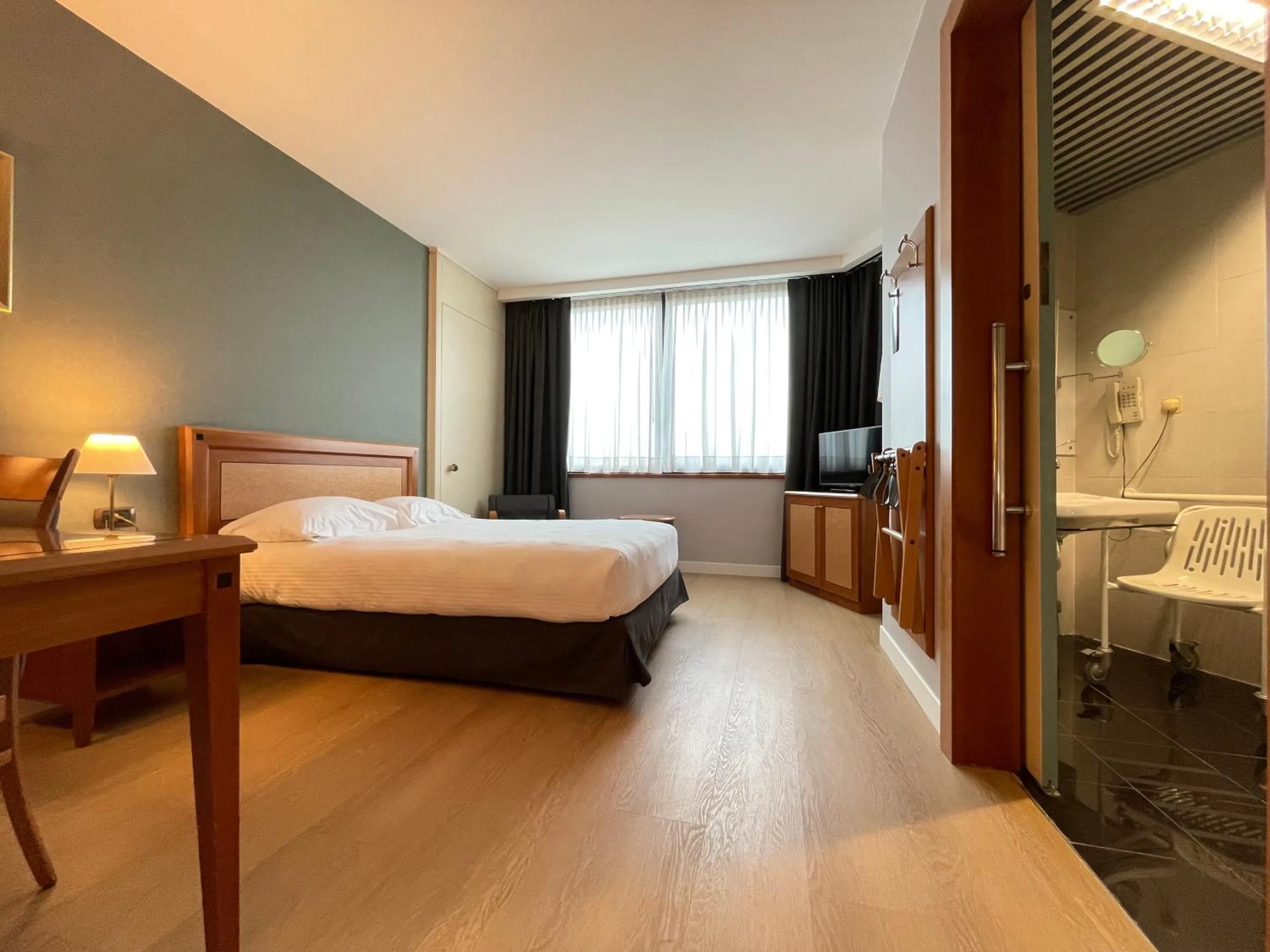 Standard Double Room - Disability Access in Crowne Plaza Milan Linate by IHG