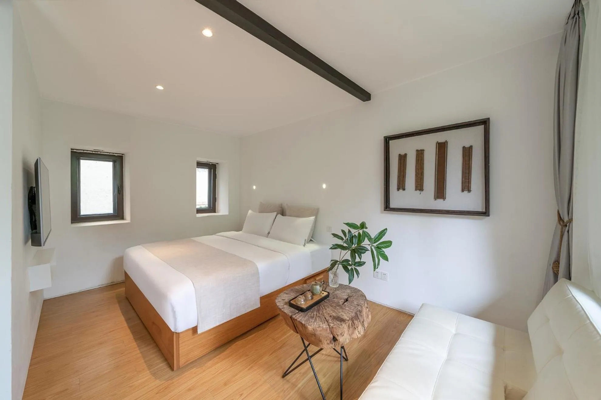 Farm Yard Deluxe Double Room in The Bivou Lijiang