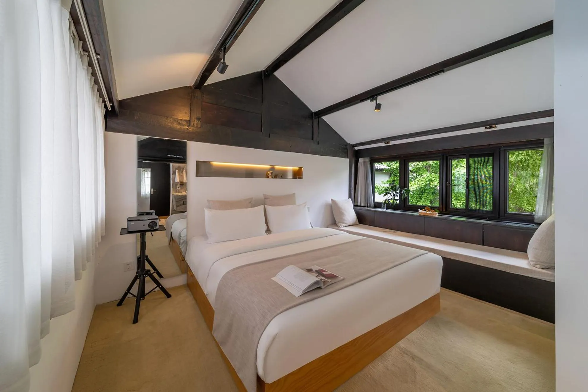 Farm Yard Double Room in The Bivou Lijiang