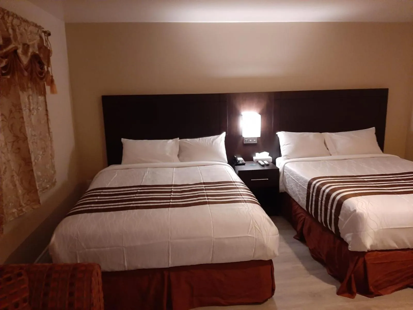 Standard Queen Room - single occupancy in Silver Maple Motel