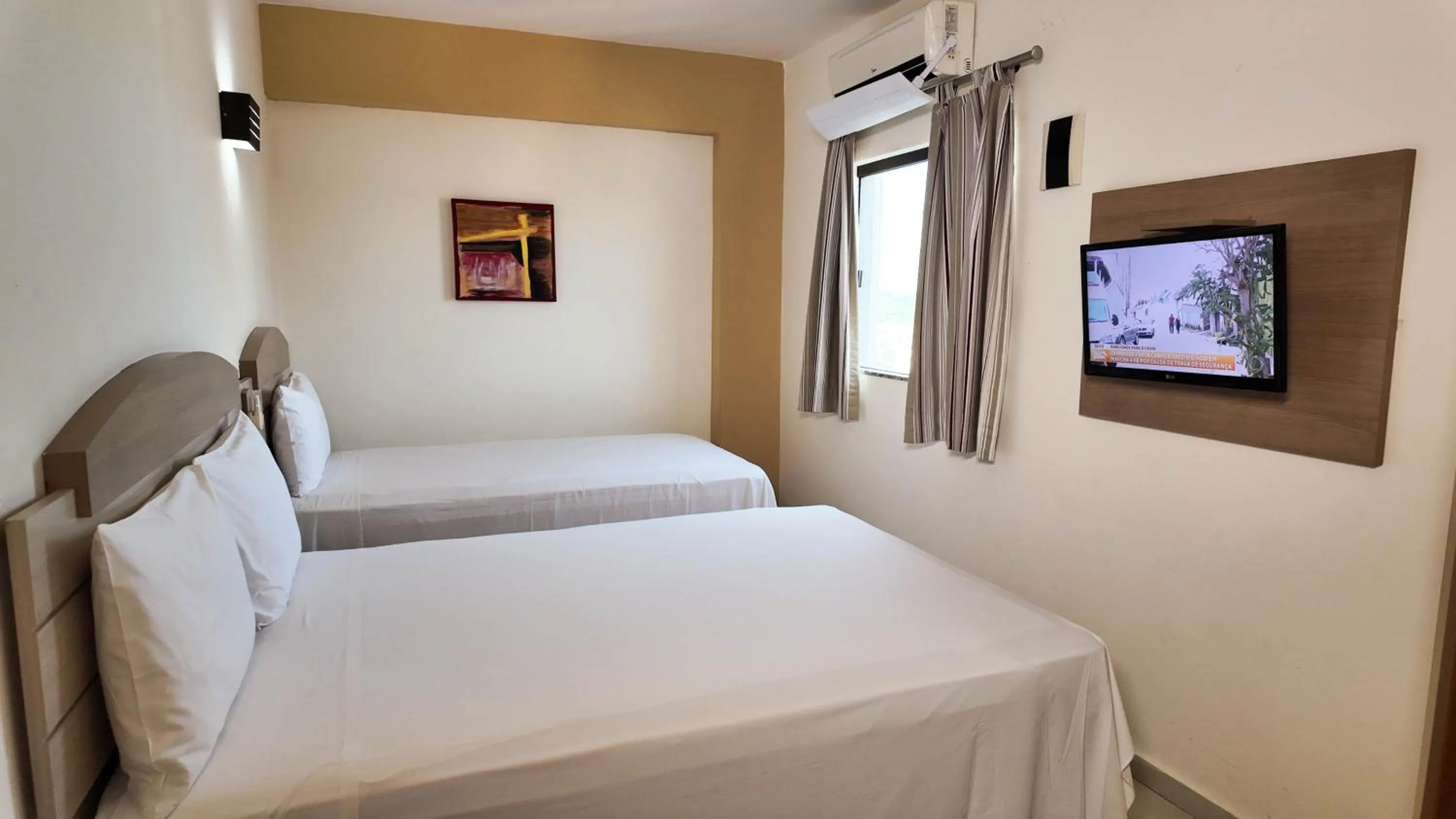 Standard Triple Room in Larison Executive - by Easy Hotéis