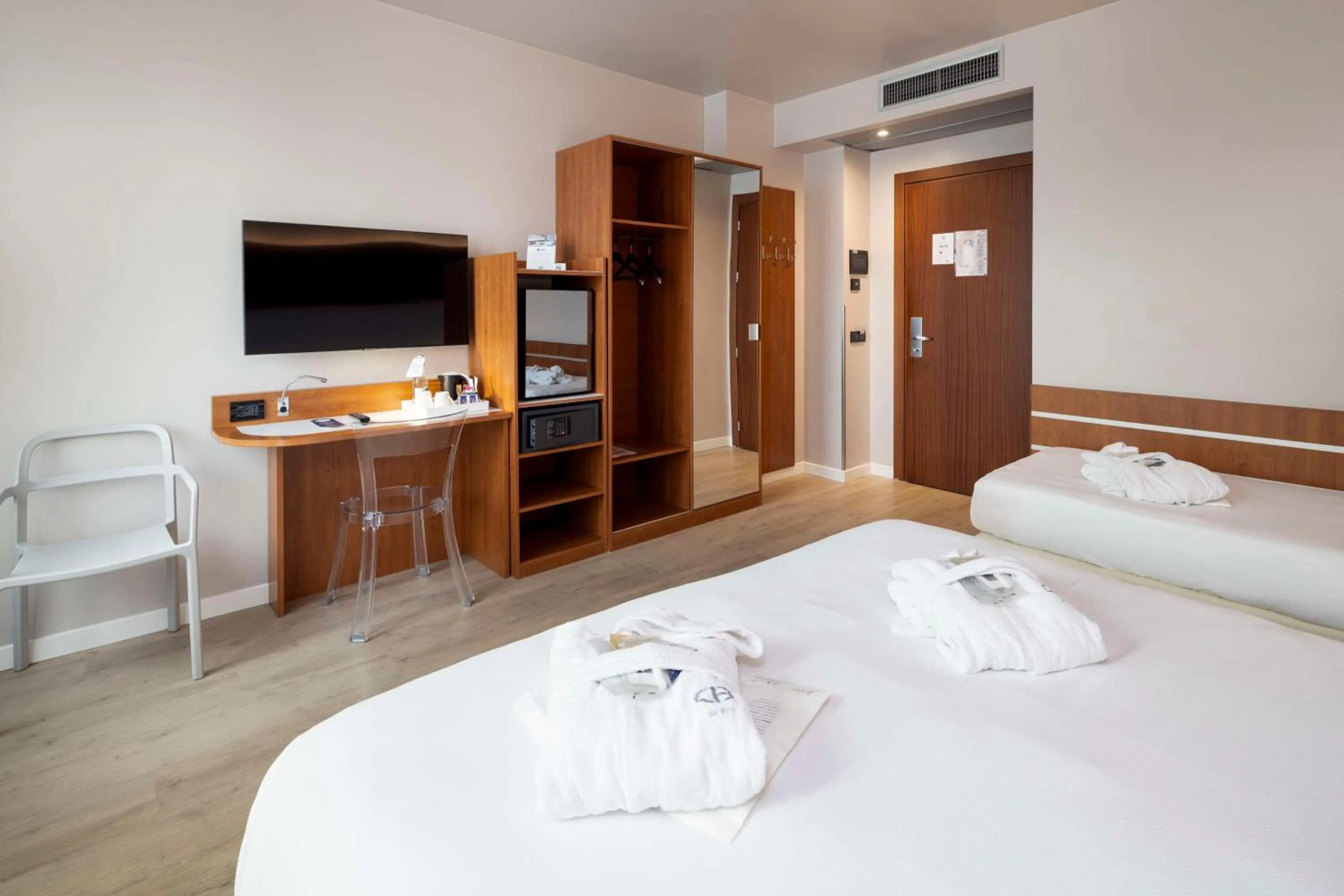 Comfort Queen Room in Best Western Madison Hotel