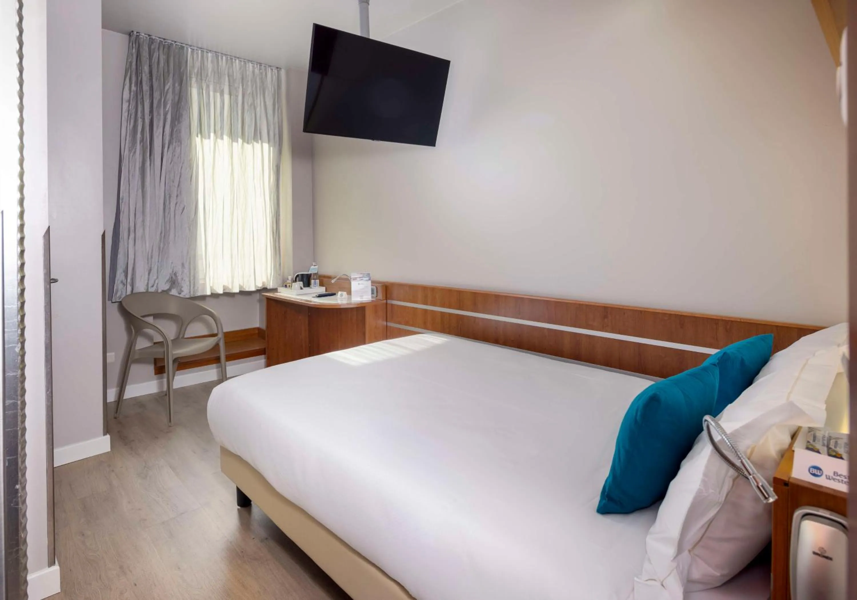 Standard Double Room in Best Western Madison Hotel