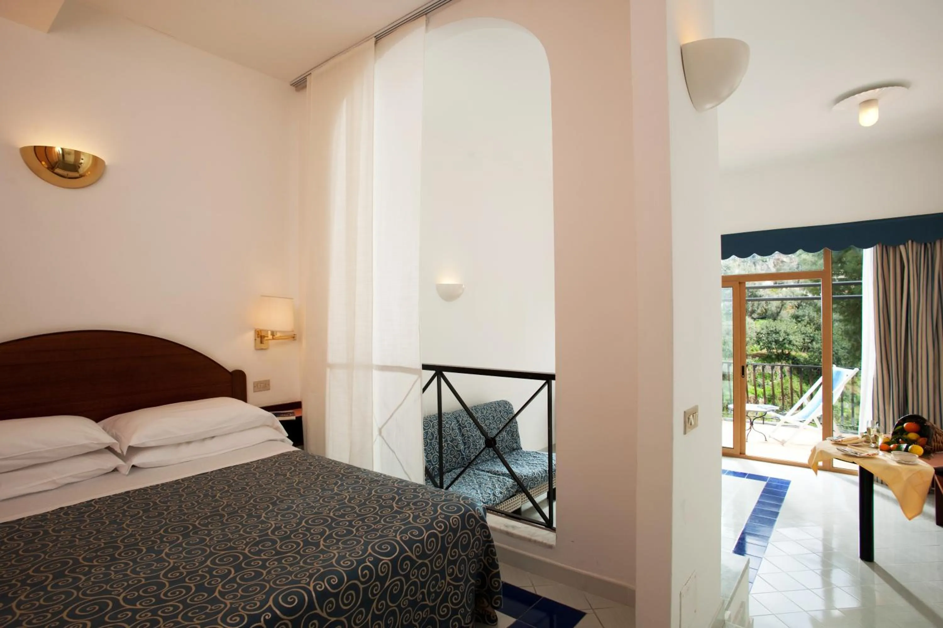 Comfort Triple Room with Panoramic or Sea View in Hotel Royal Positano