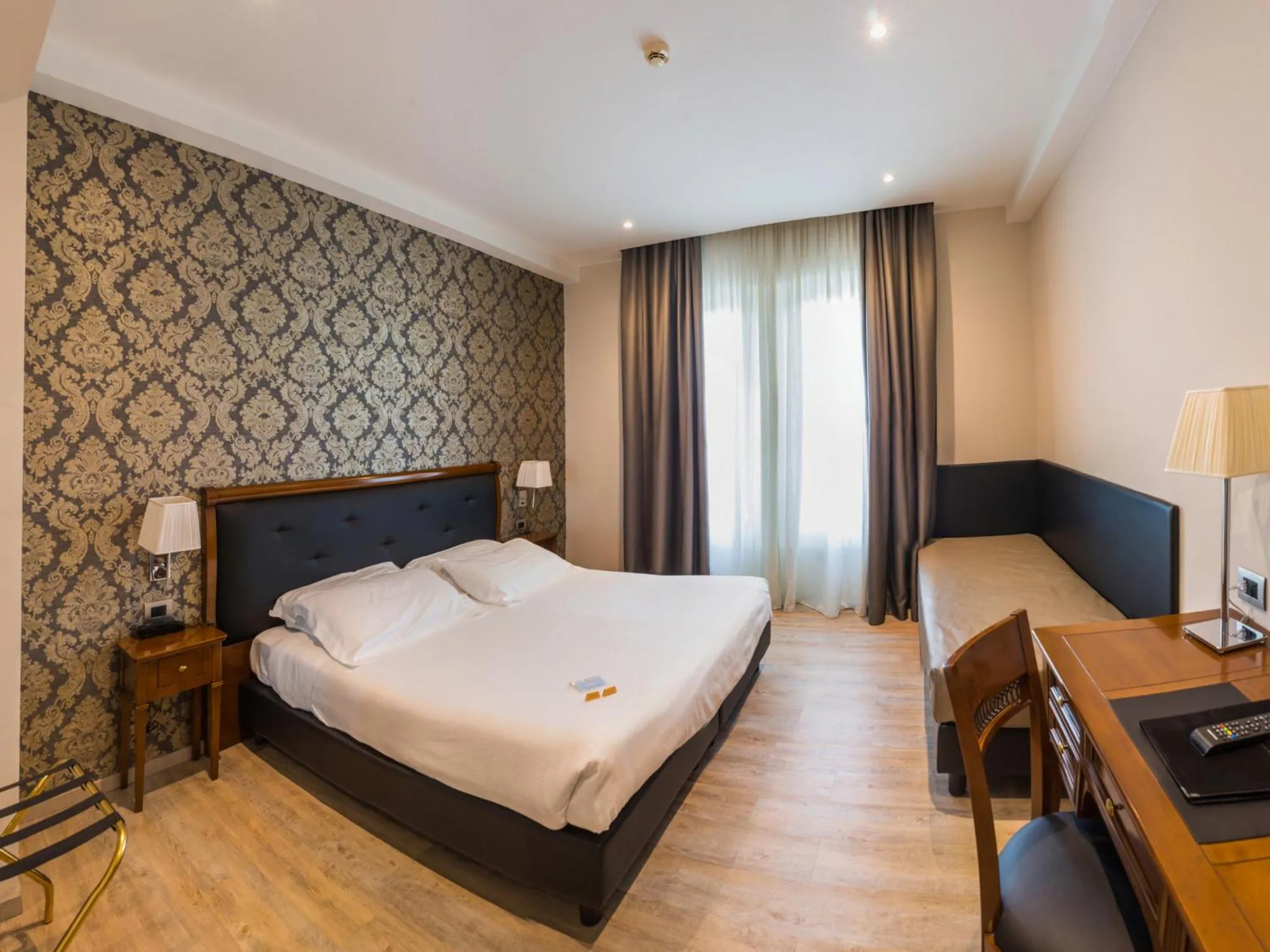 Triple Room in Hotel Astoria