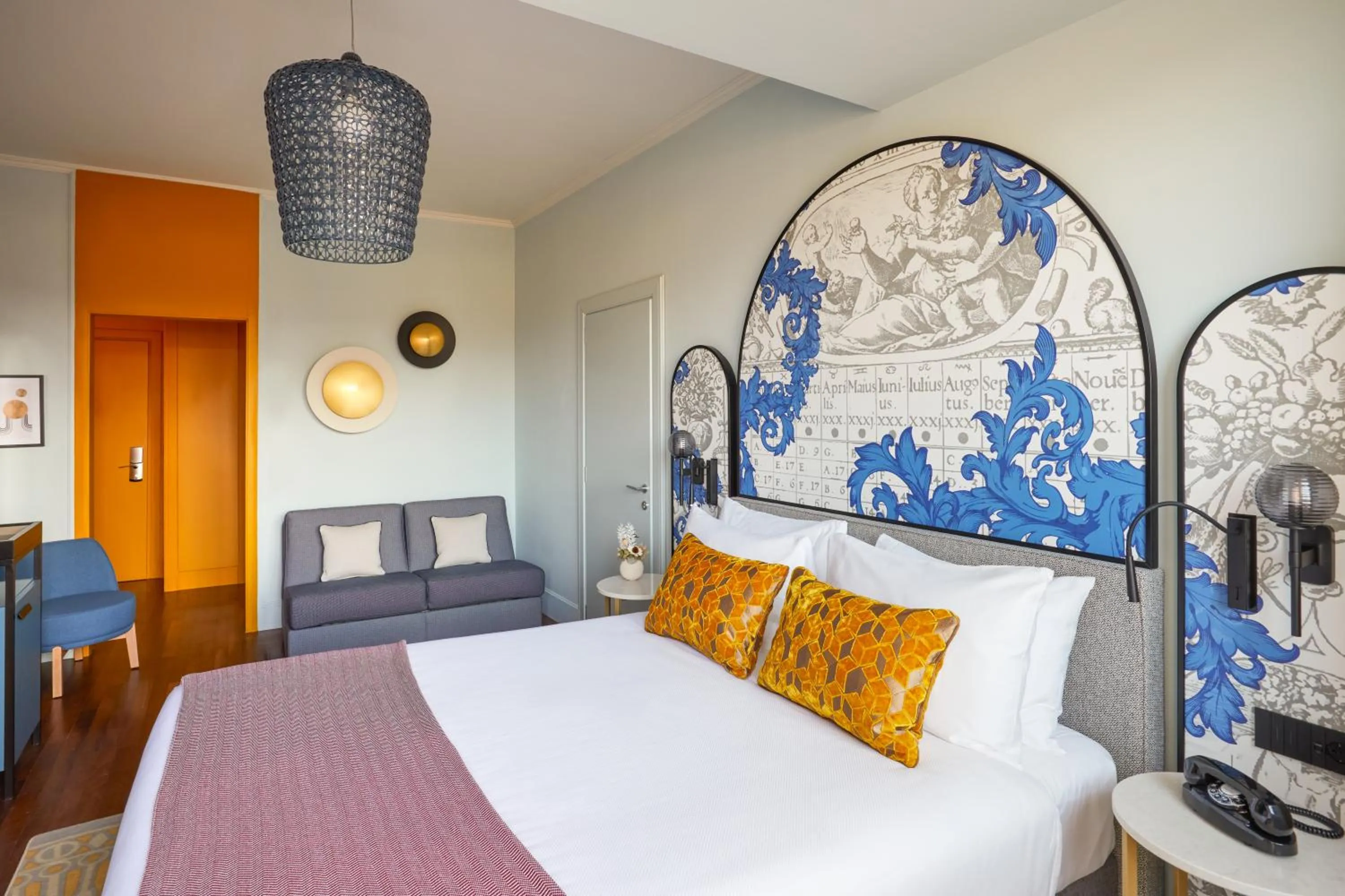 Premium King Room with Sofa Bed in Hotel Indigo Florence by IHG