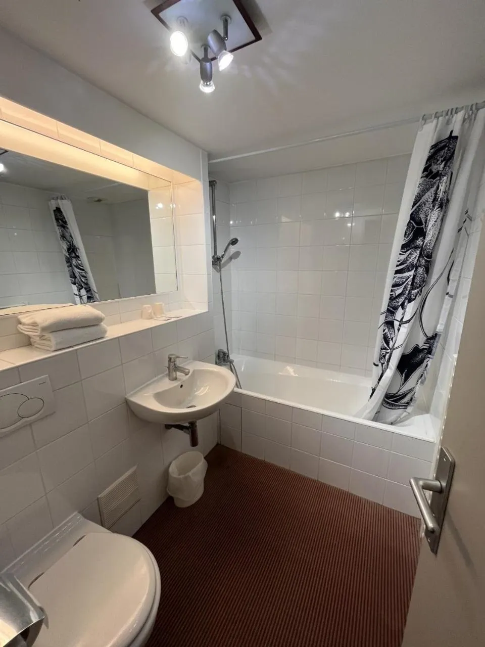 1 Double Bed in KYRIAD CREIL - Chantilly Nord