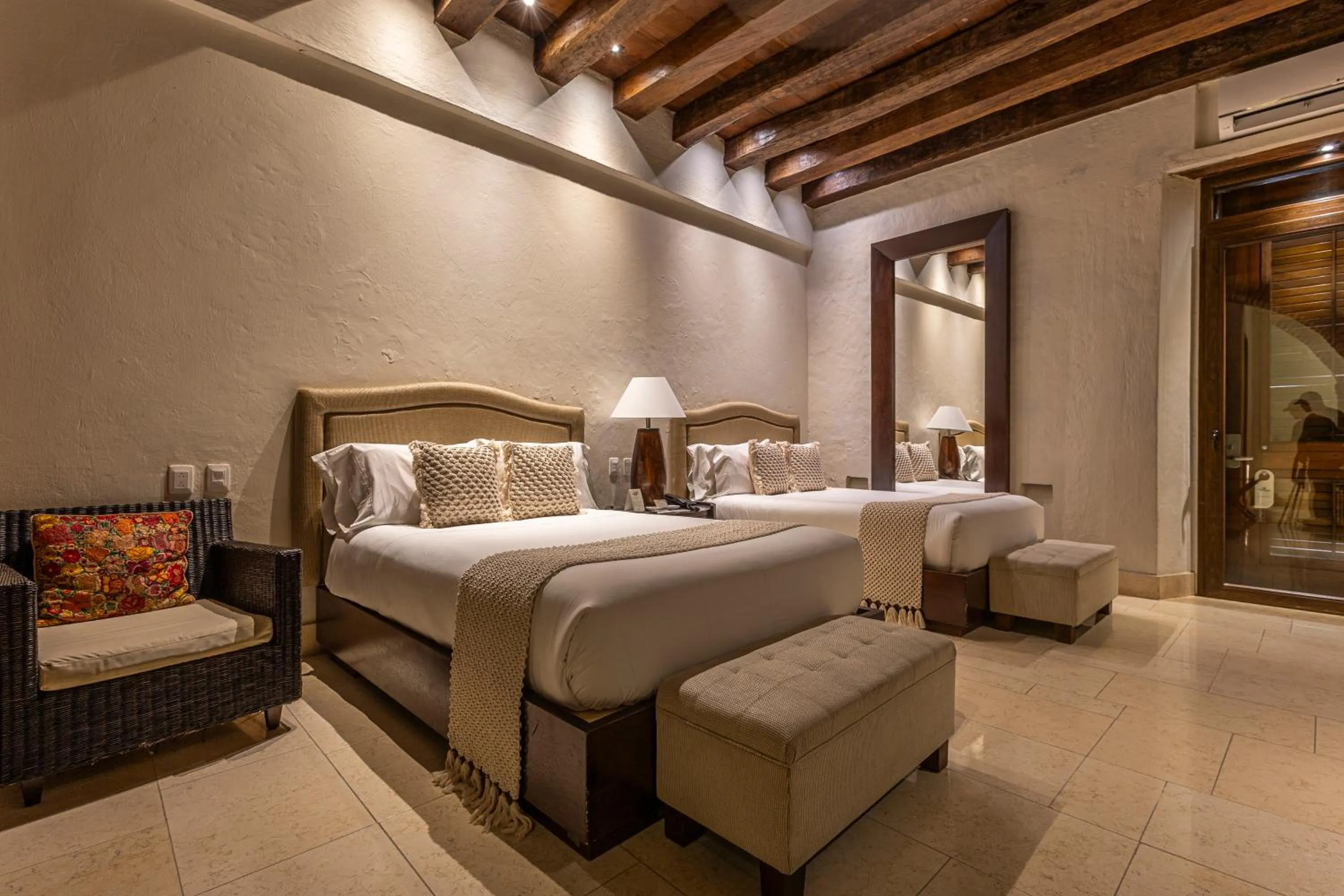 Deluxe Twin Room in Ananda Hotel Boutique