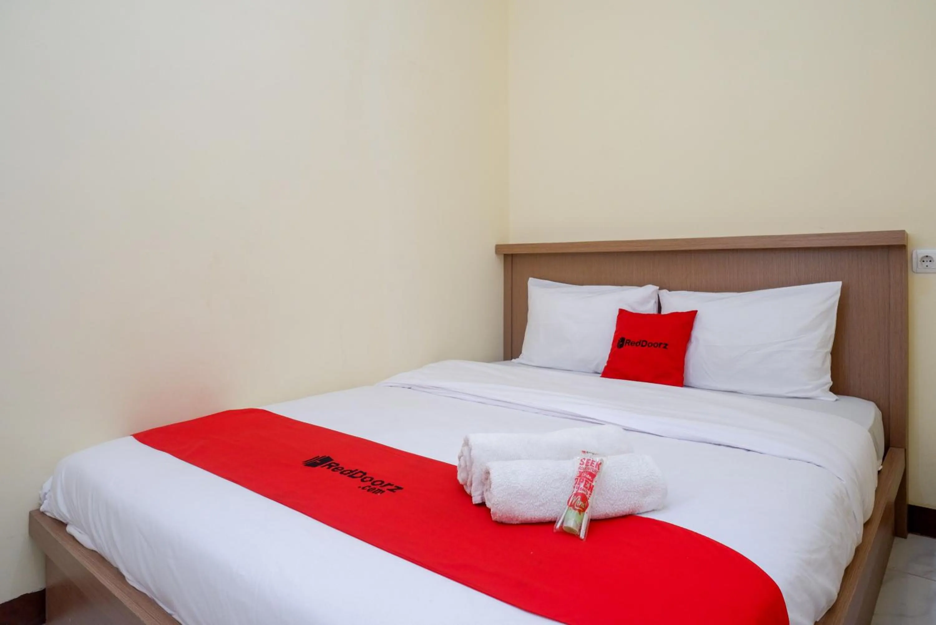 Deluxe Room in RedDoorz near Tugu Muda Semarang