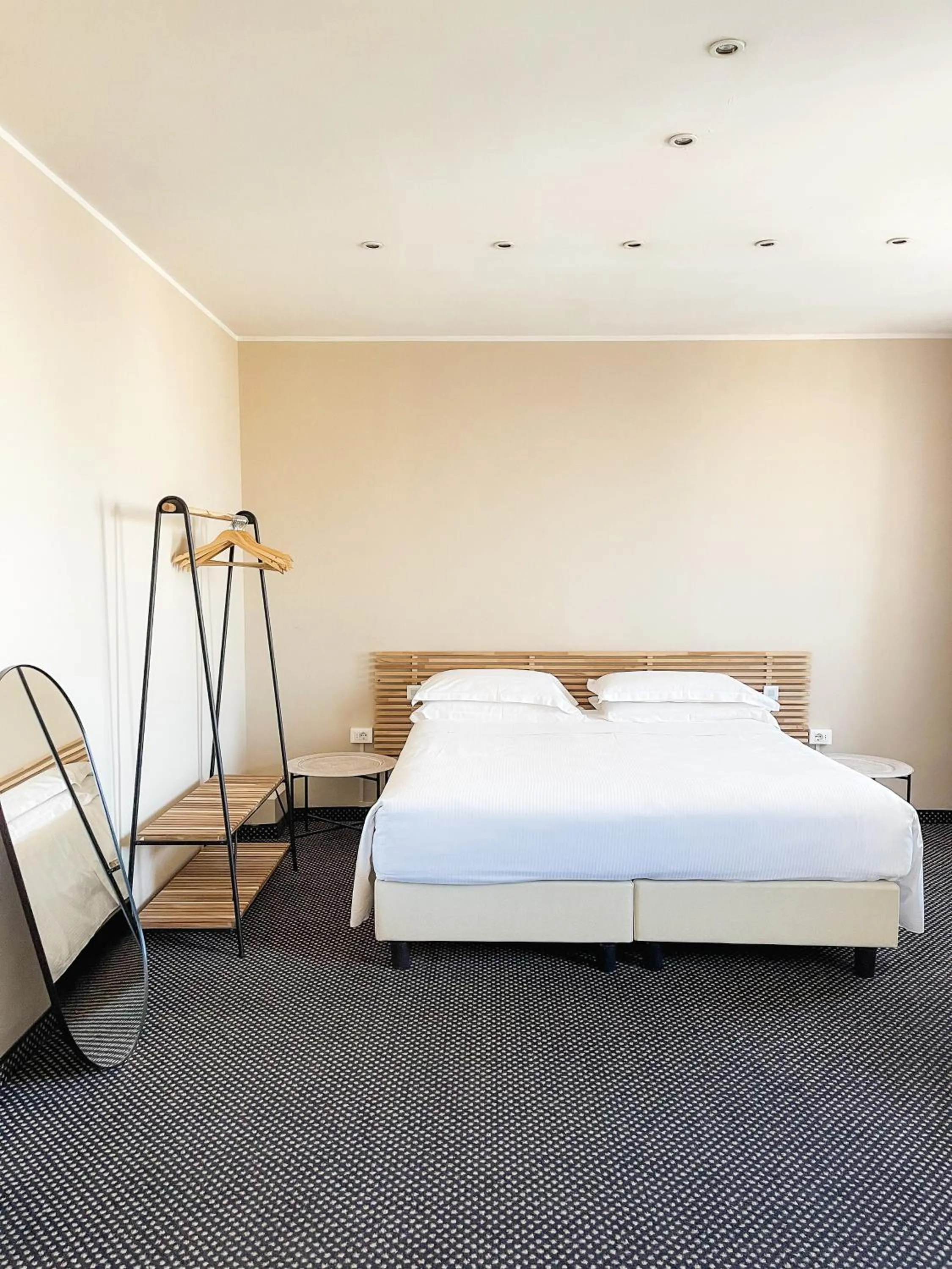 Junior Suite with Sea View Outdoor Spa Bath in Hotel Villa Rosa Riviera