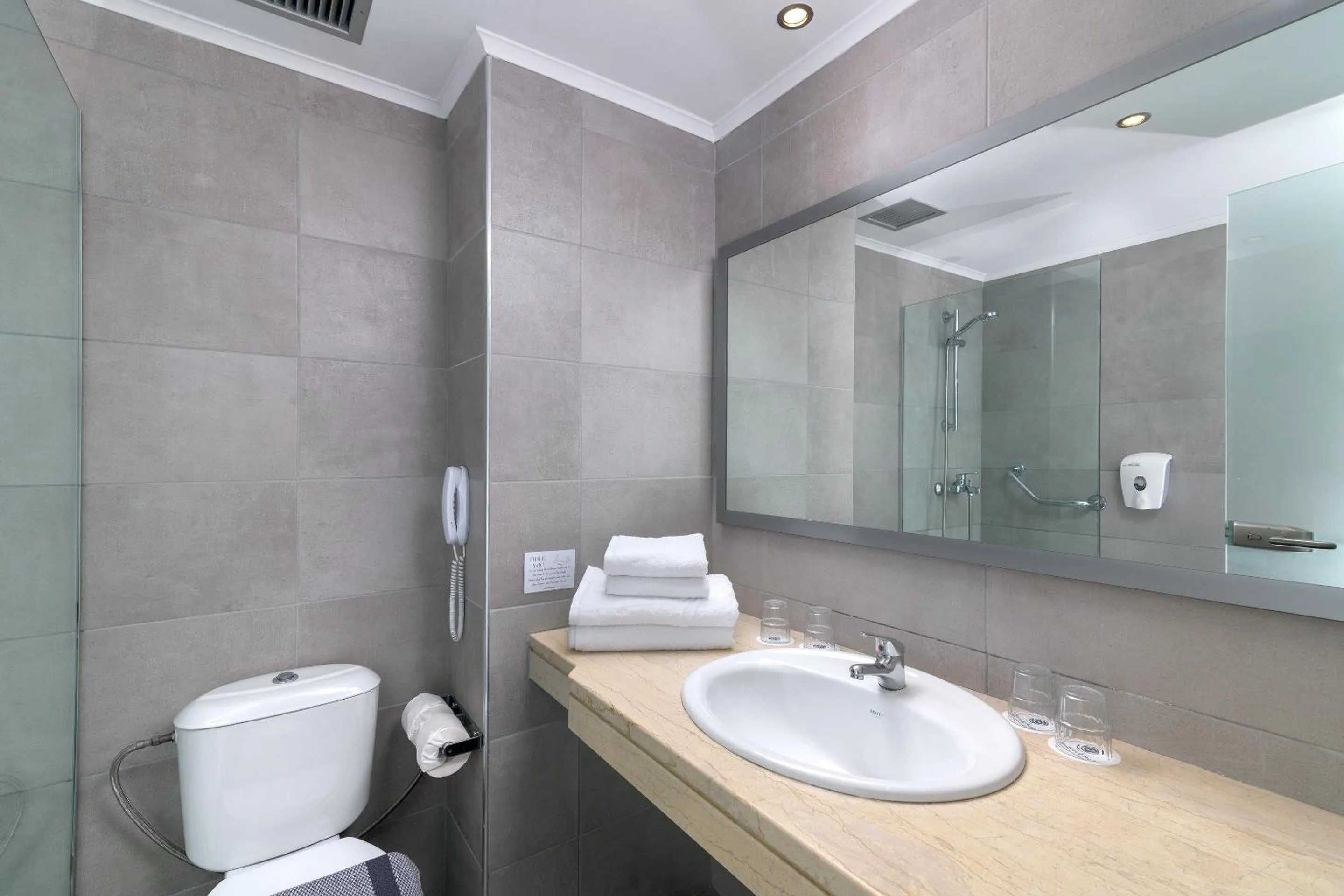 Family Room in Hotel Niriides Beach