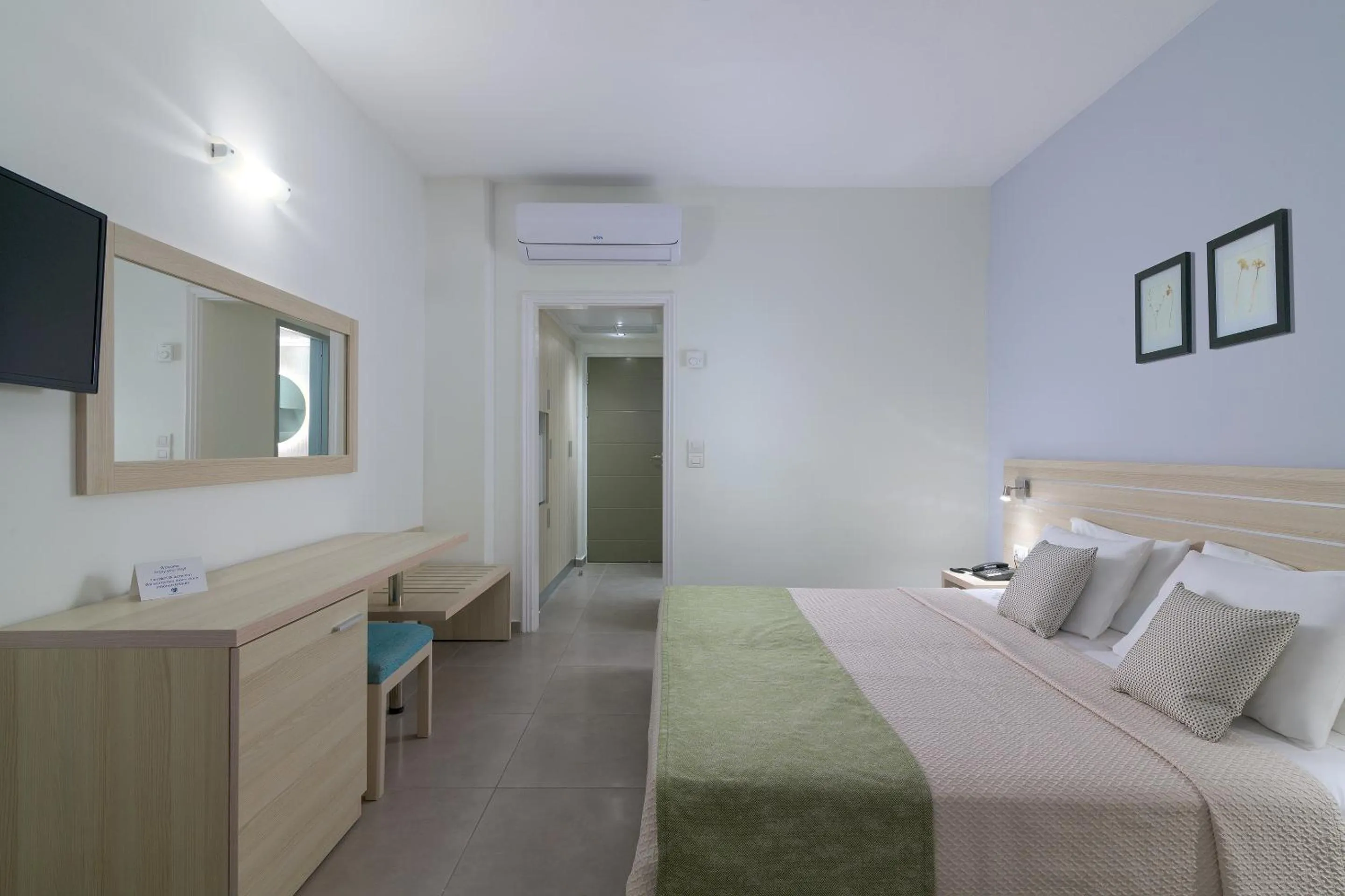 Triple Room in Hotel Niriides Beach