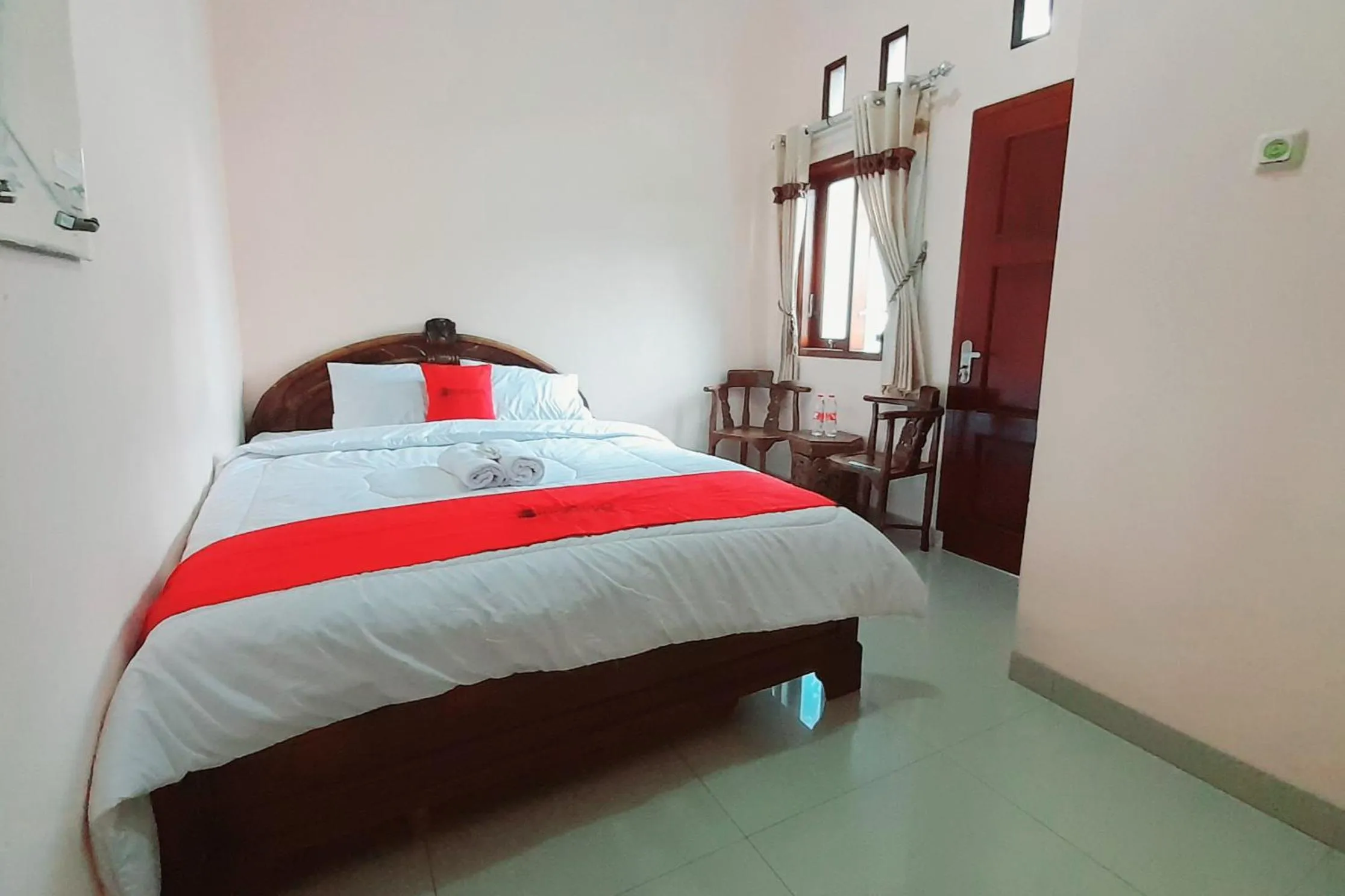 Standard Double Room in RedDoorz Syariah near Komplek Candi Arjuna Dieng 2