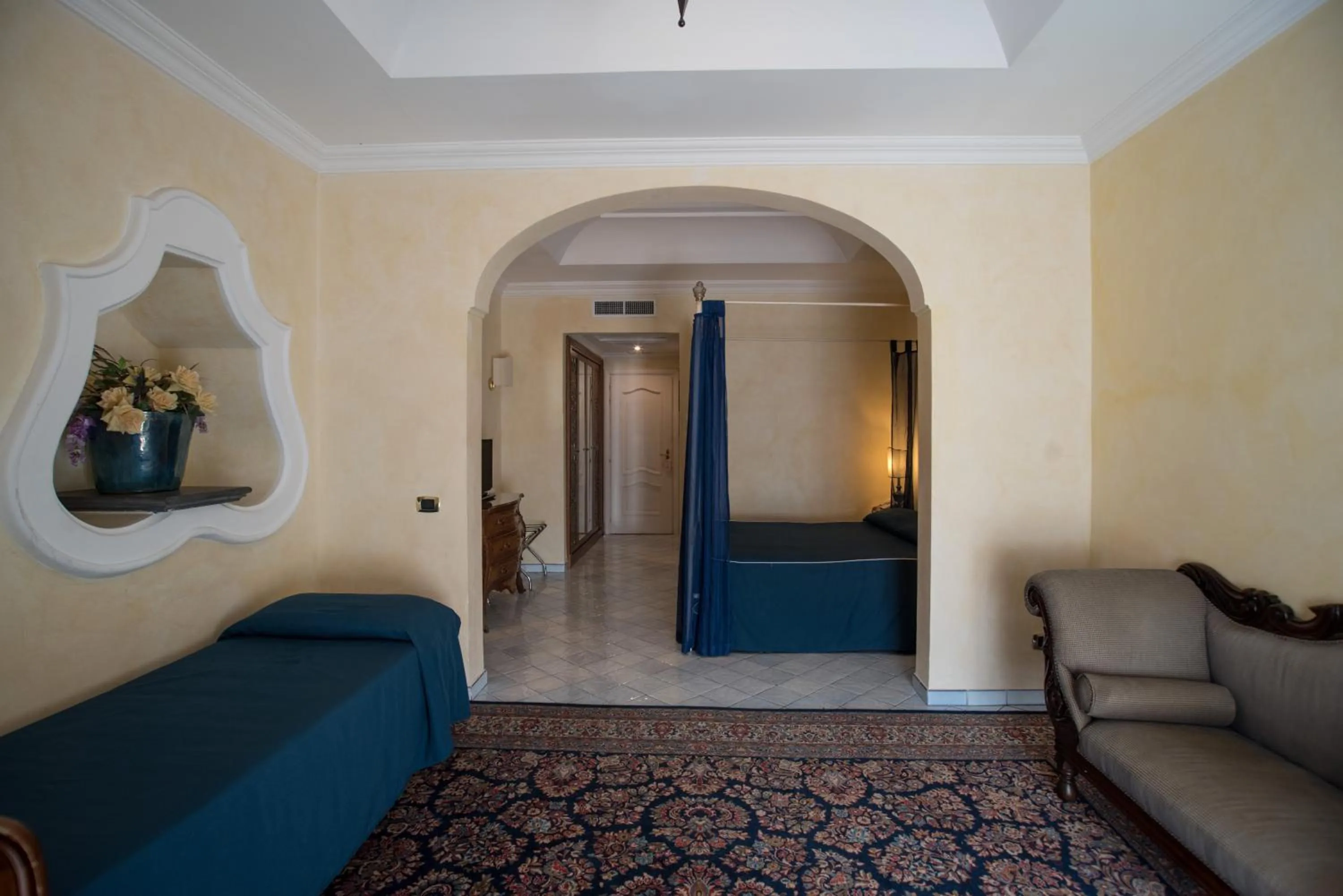 Deluxe Triple Room with Partial Sea View in Hotel Posa Posa