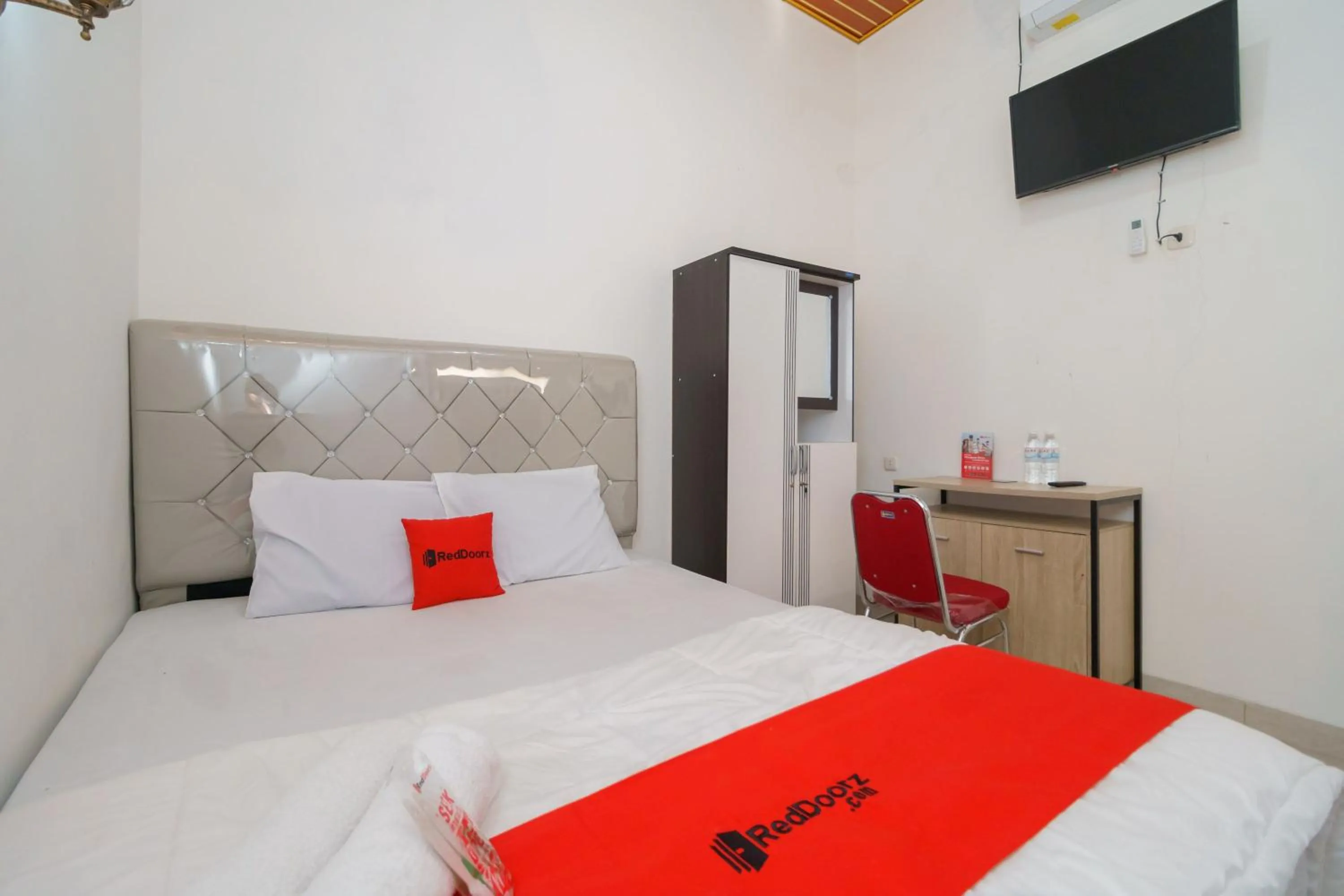Standard Double Room in RedDoorz @ Jalan Sultan Agung Lampung