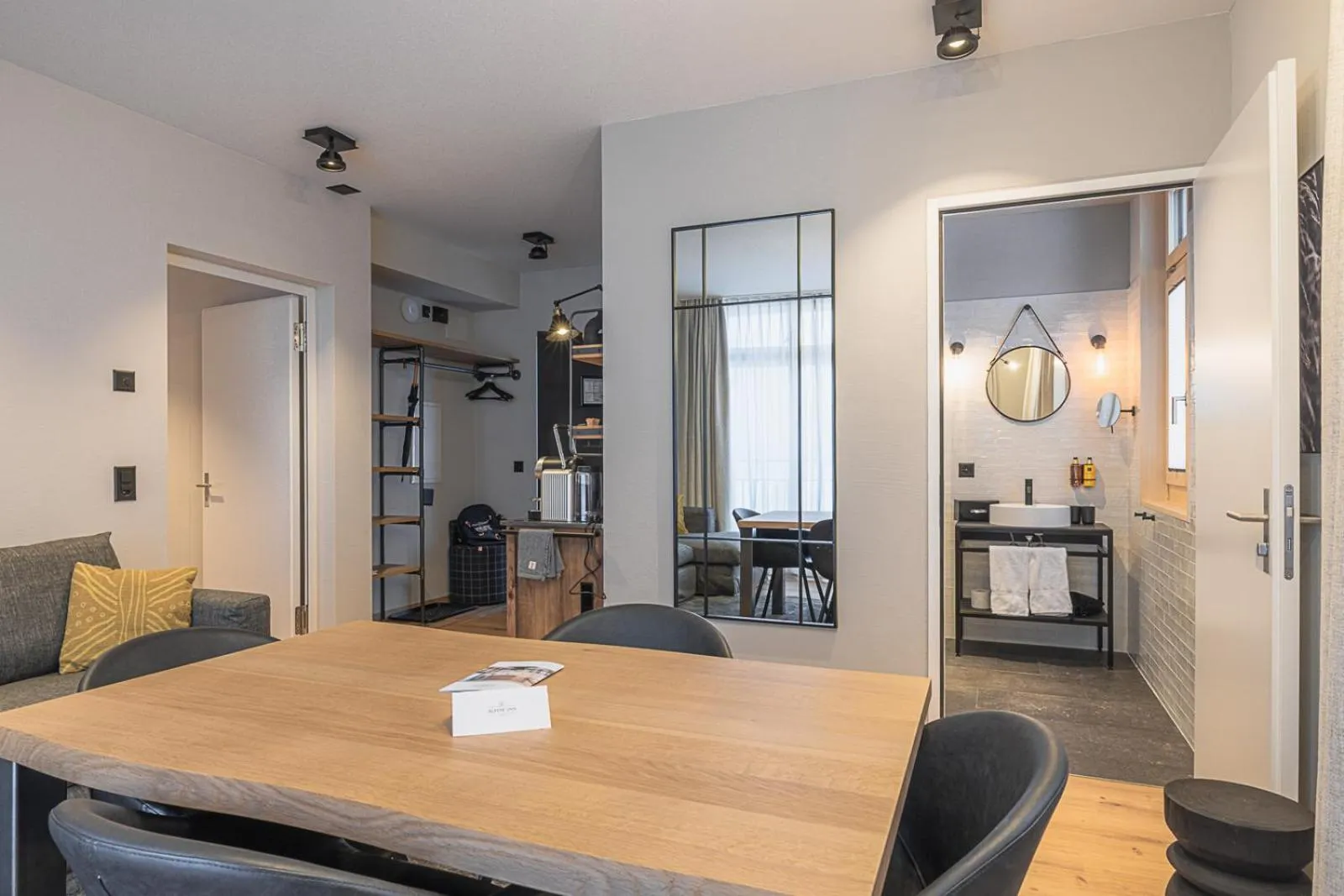 Queen Suite in ALPINE INN Davos