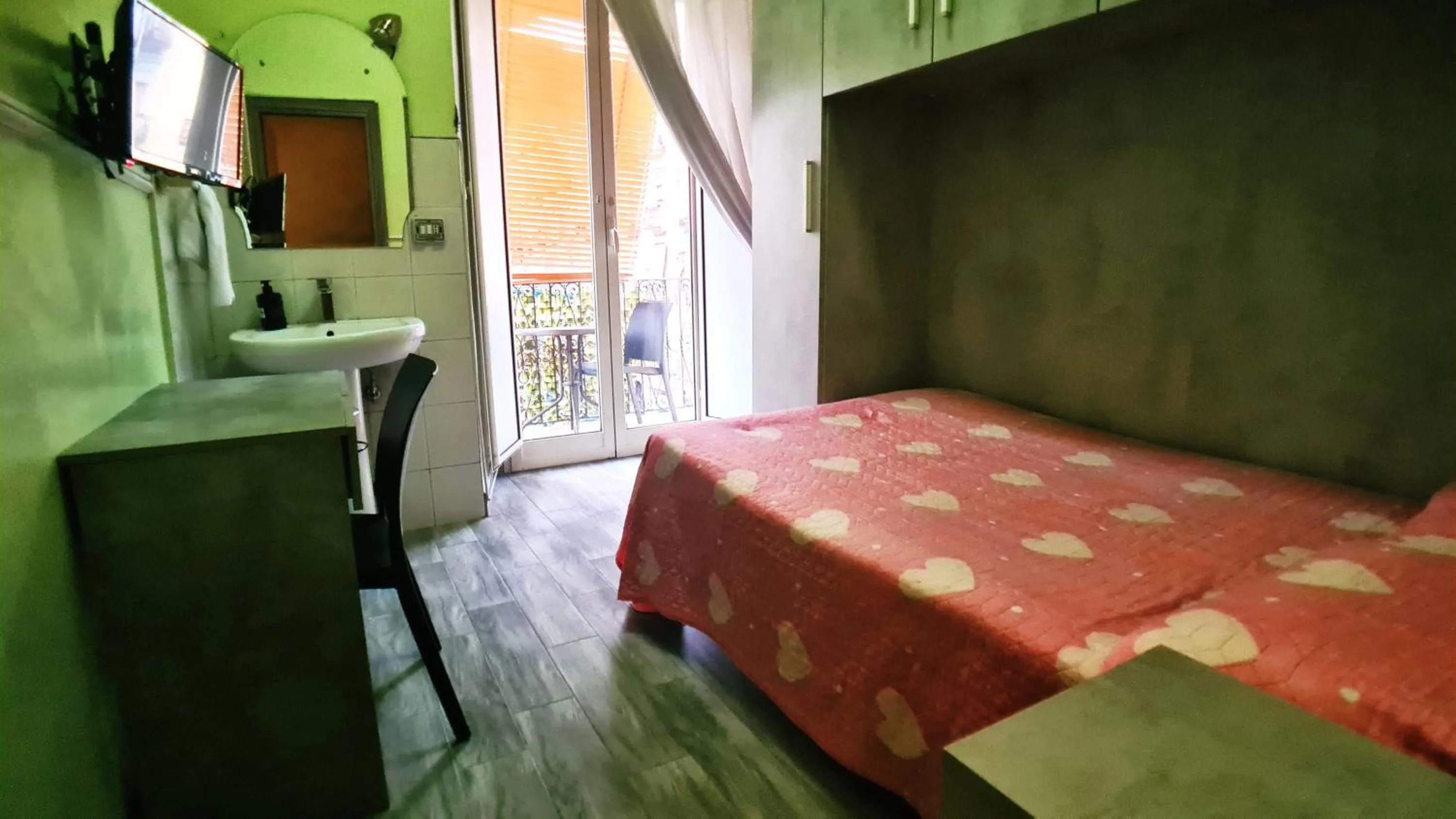 Single Room with Shared Bathroom in Hotel Ginevra