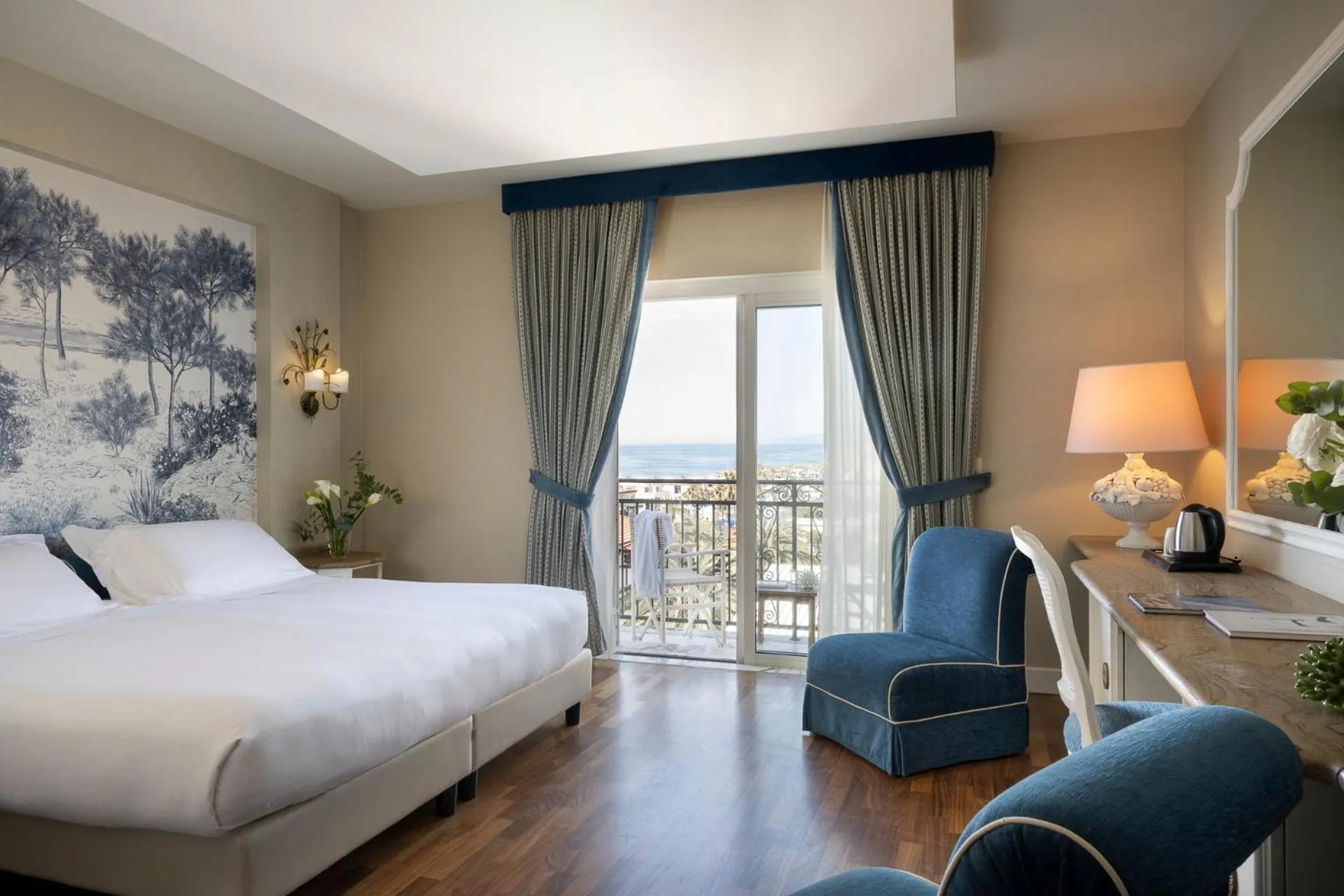 Deluxe Double or Twin Room with Balcony in Palace Hotel