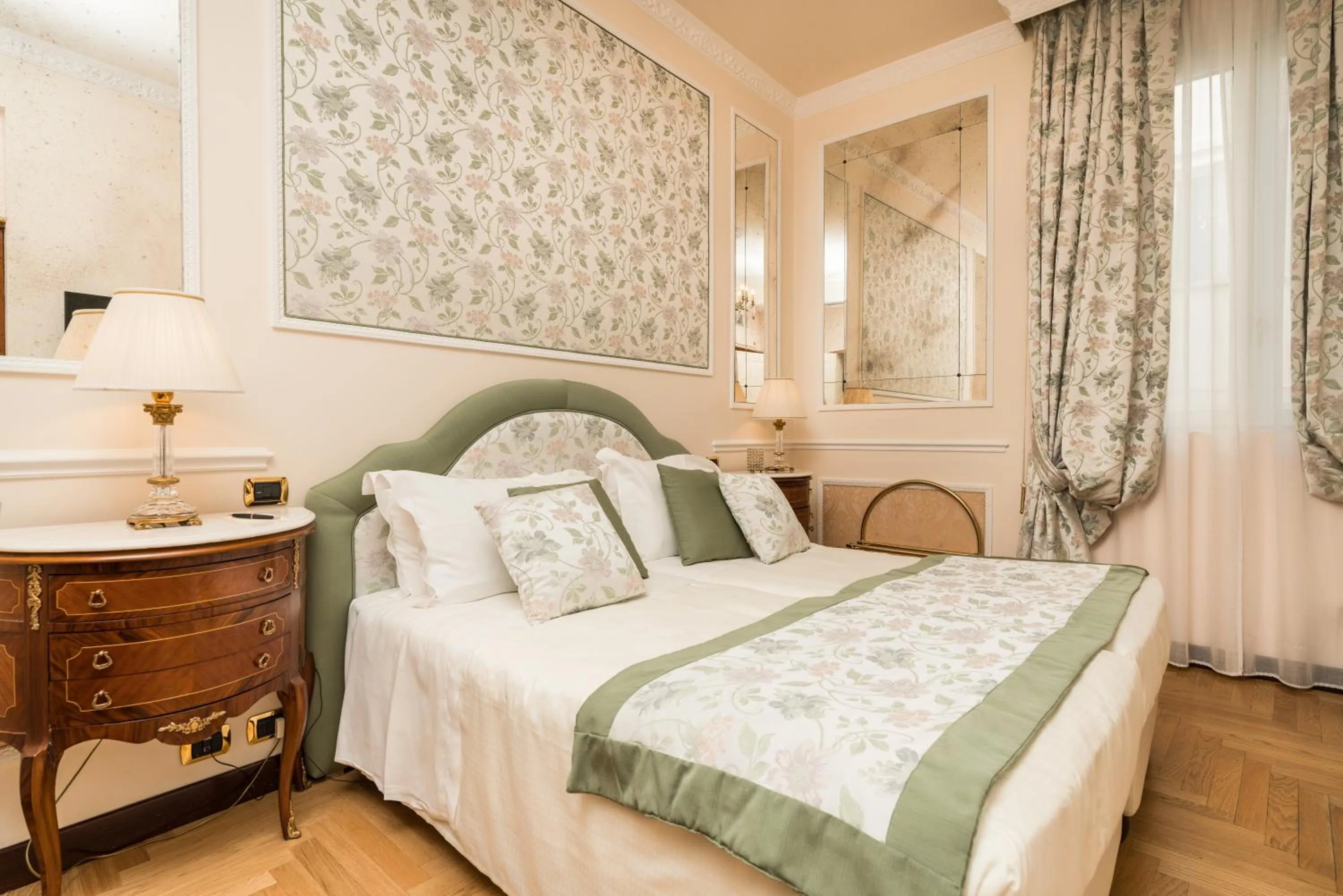 Family Duplex in Hotel Bernini Palace