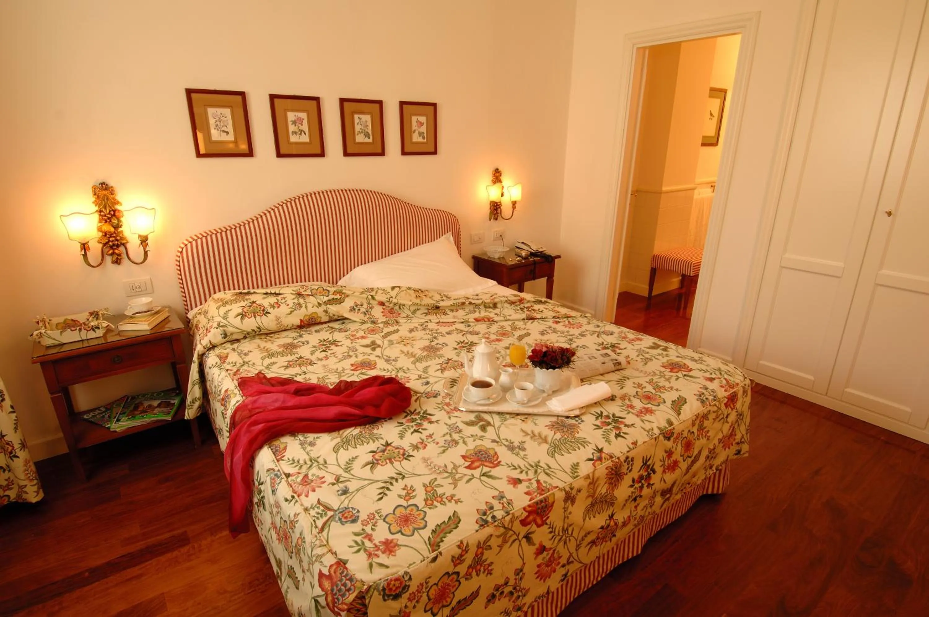 Deluxe Double or Twin Room - single occupancy in Marignolle Relais & Charme - Residenza d'Epoca