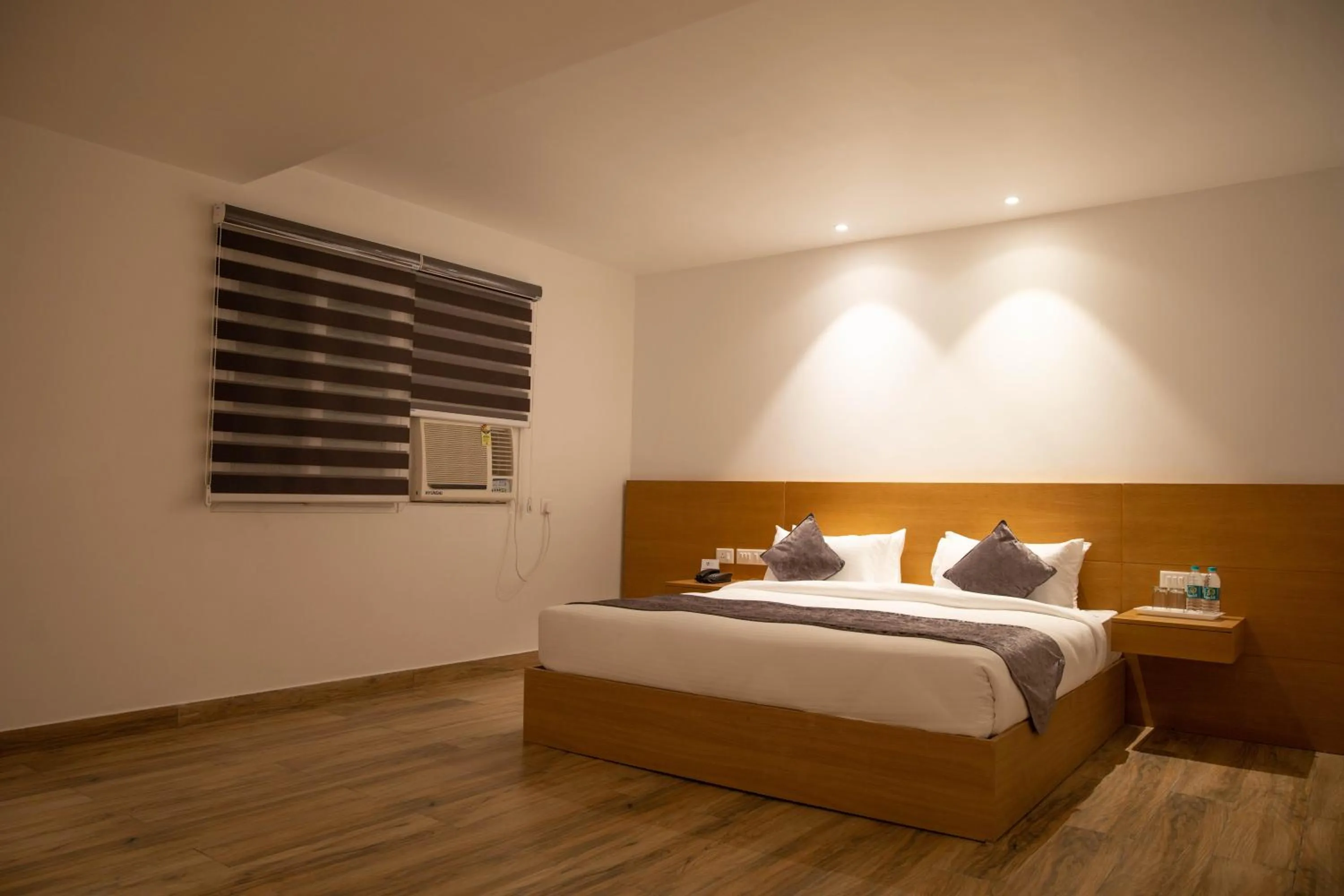 Deluxe King Room in Iris Lite Corbett