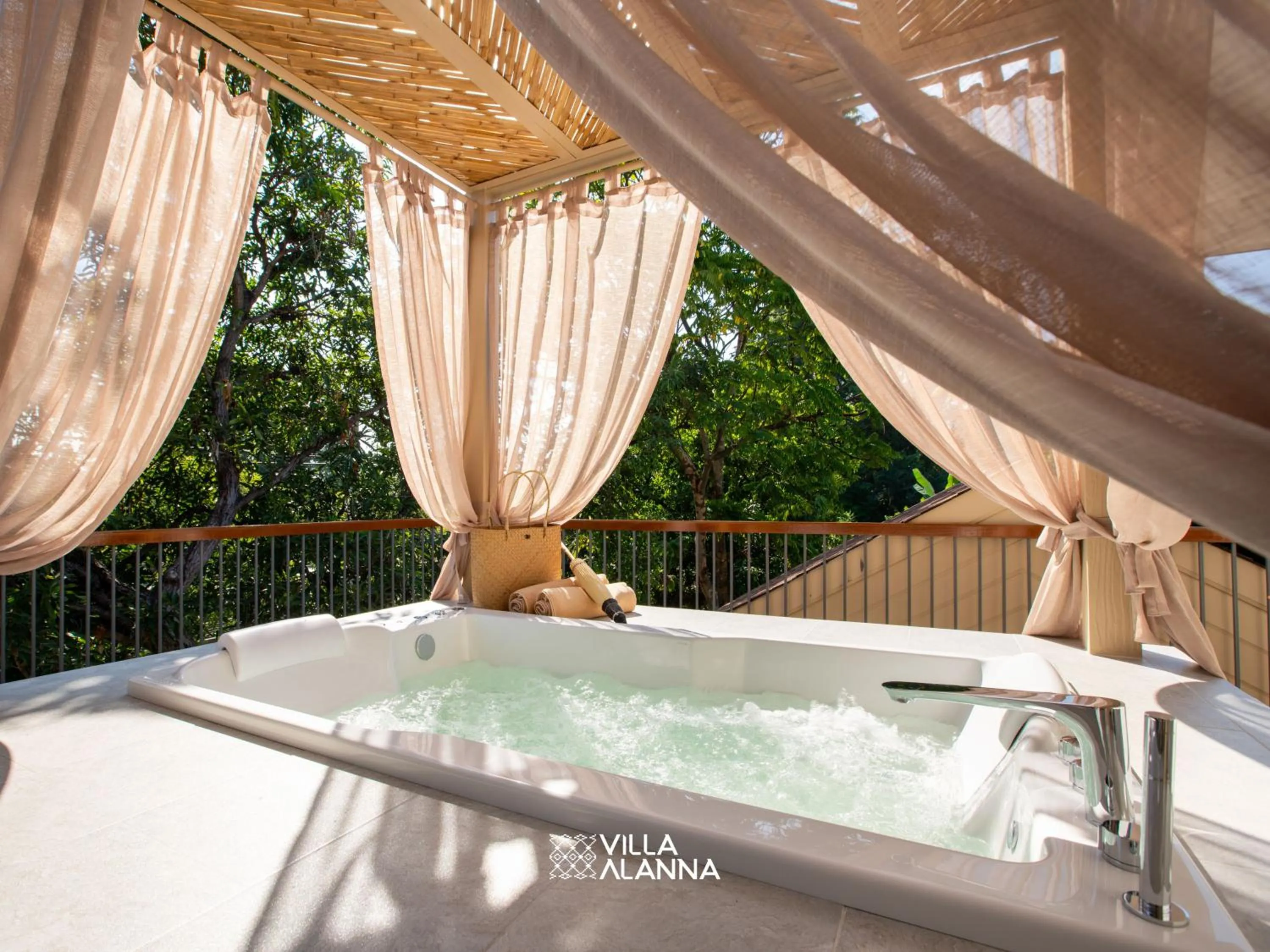 Deluxe Suite in Villa ALANNA