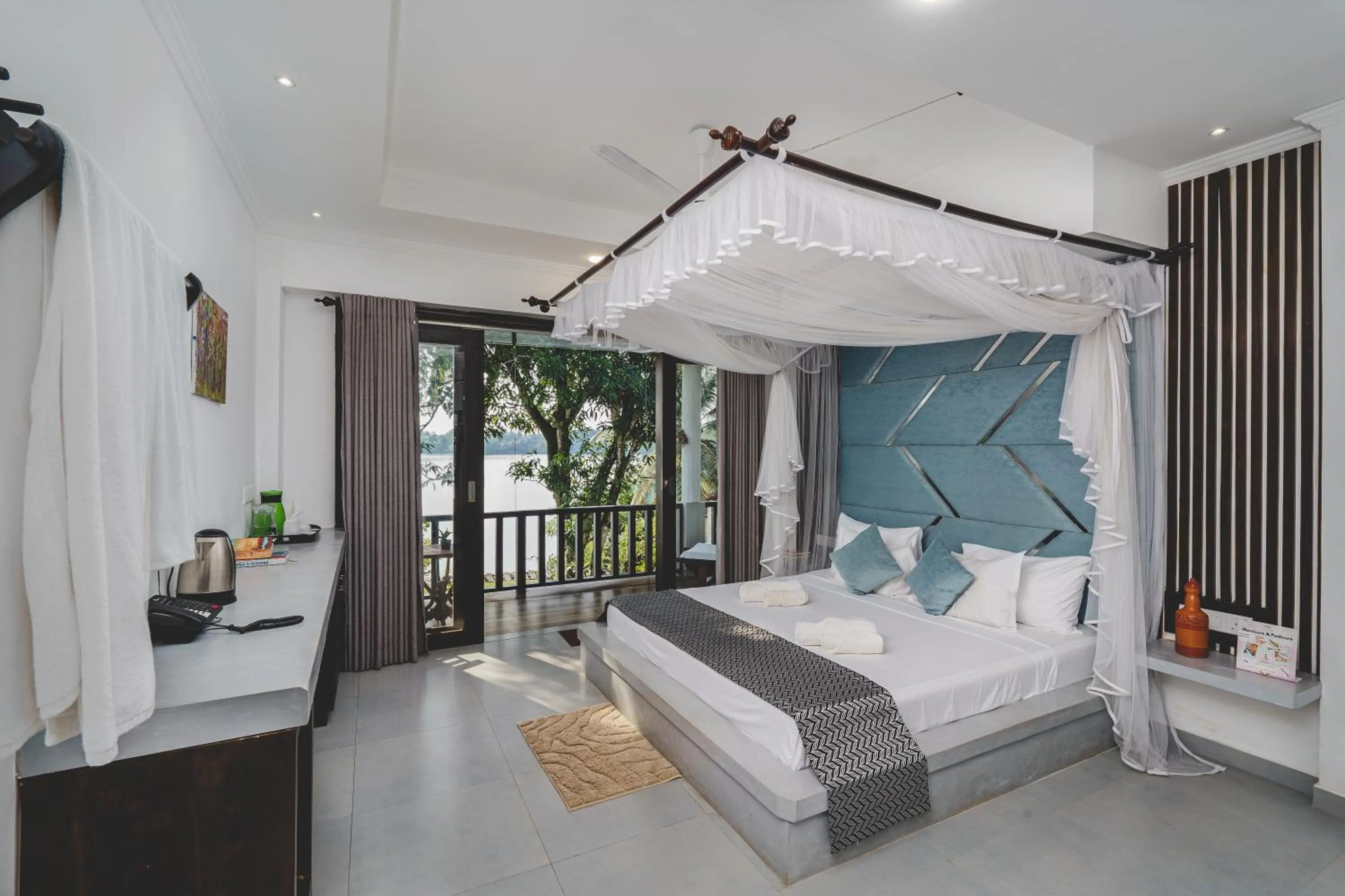Deluxe Double Room in River View Villas