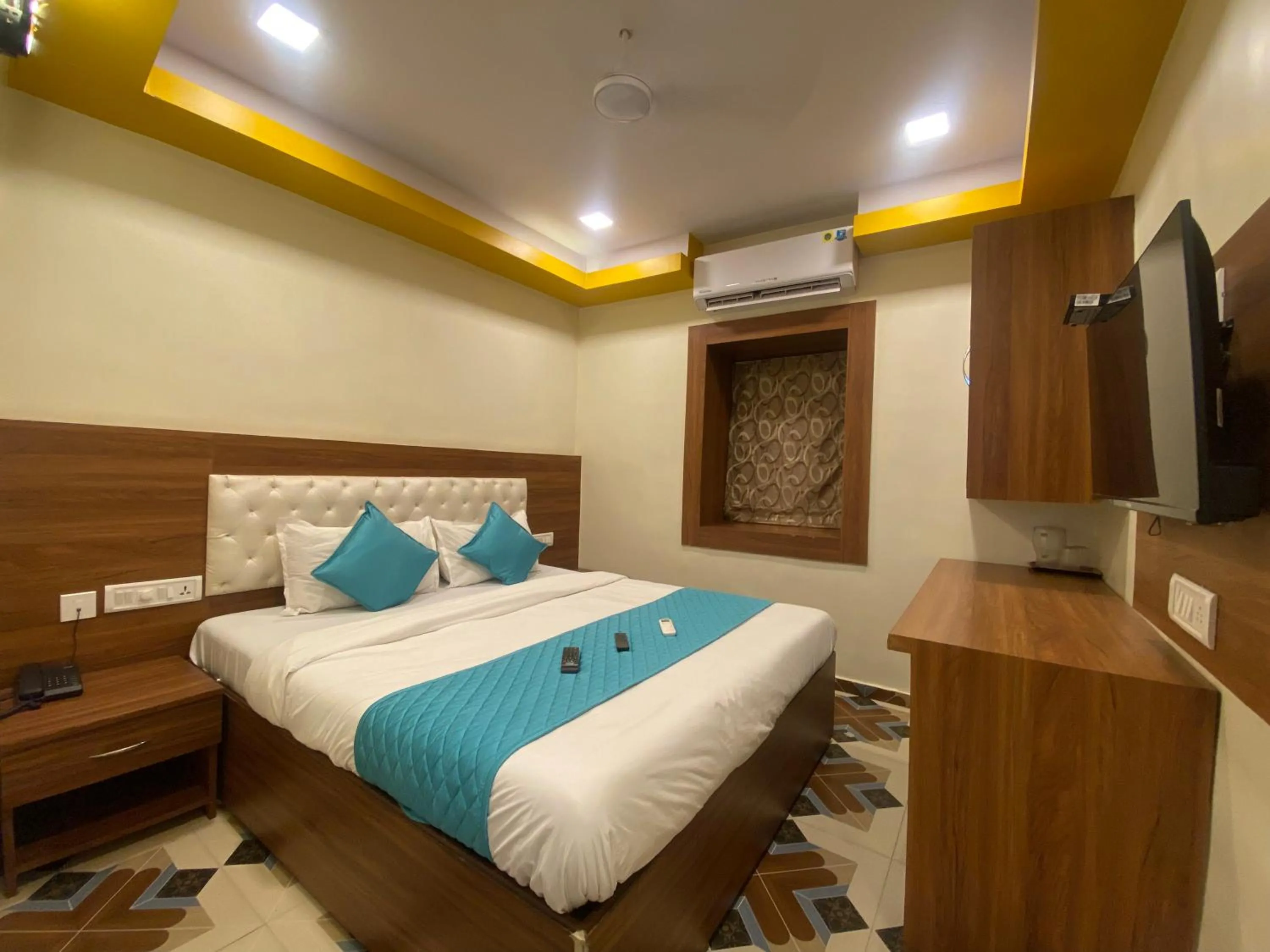 Deluxe Double Room - single occupancy in Hotel Jodiya - Near CST