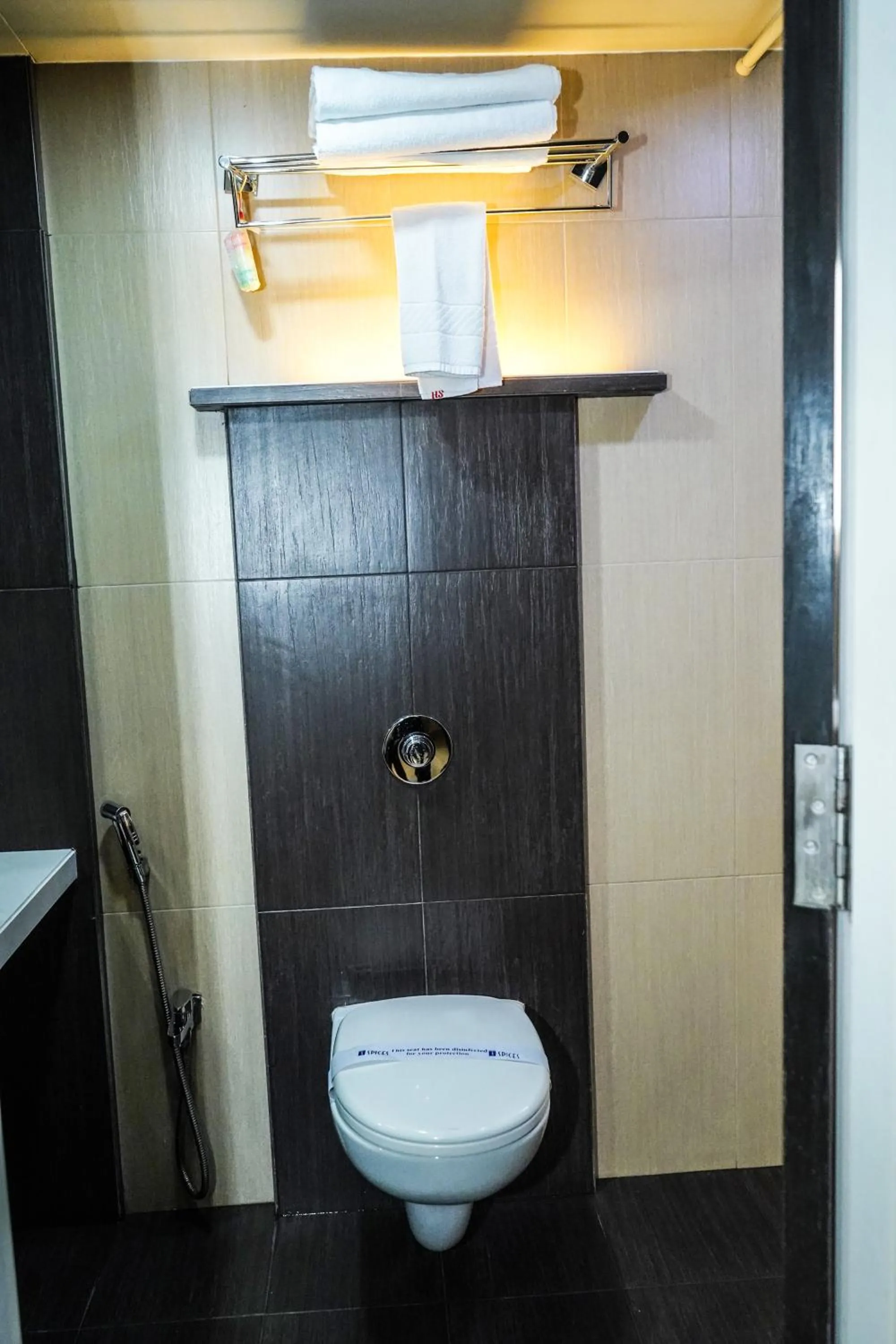 Standard Double Room in Hotel Spices Navi Mumbai