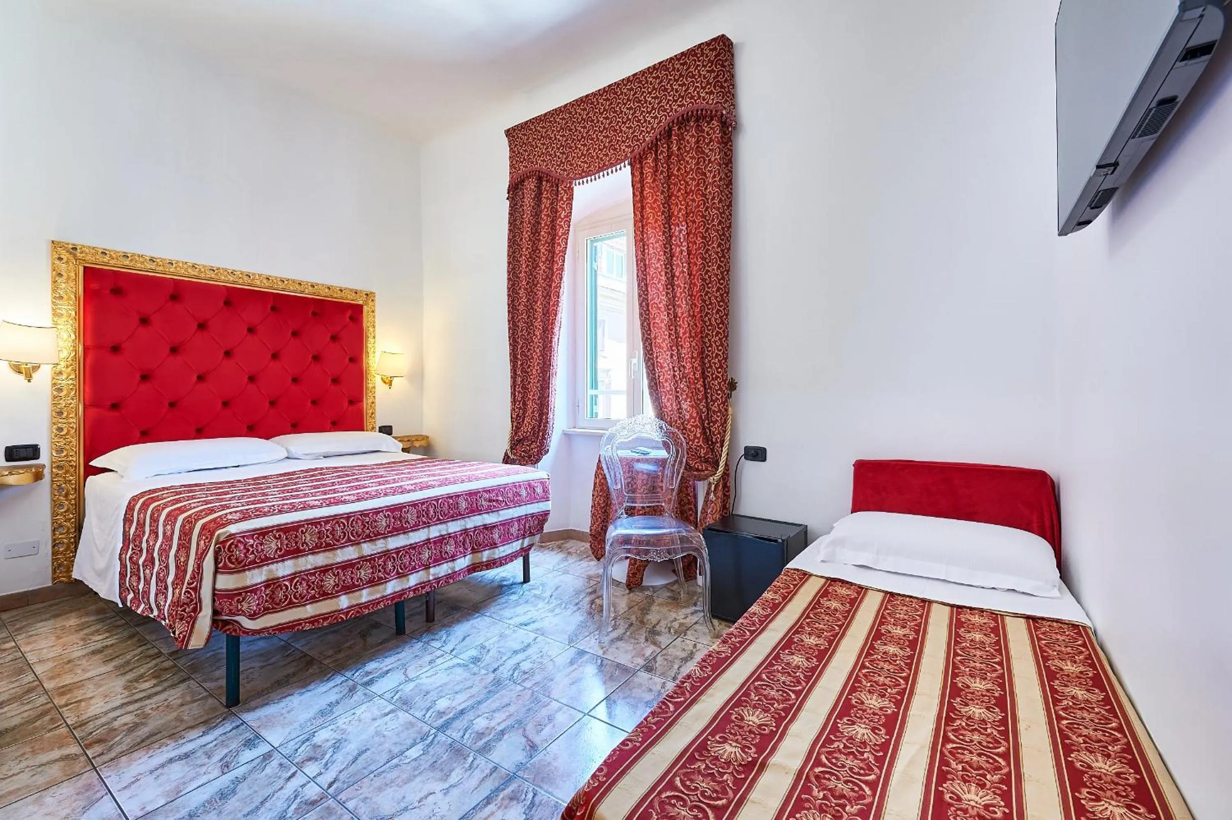 Standard Triple Room in Hotel Virginia