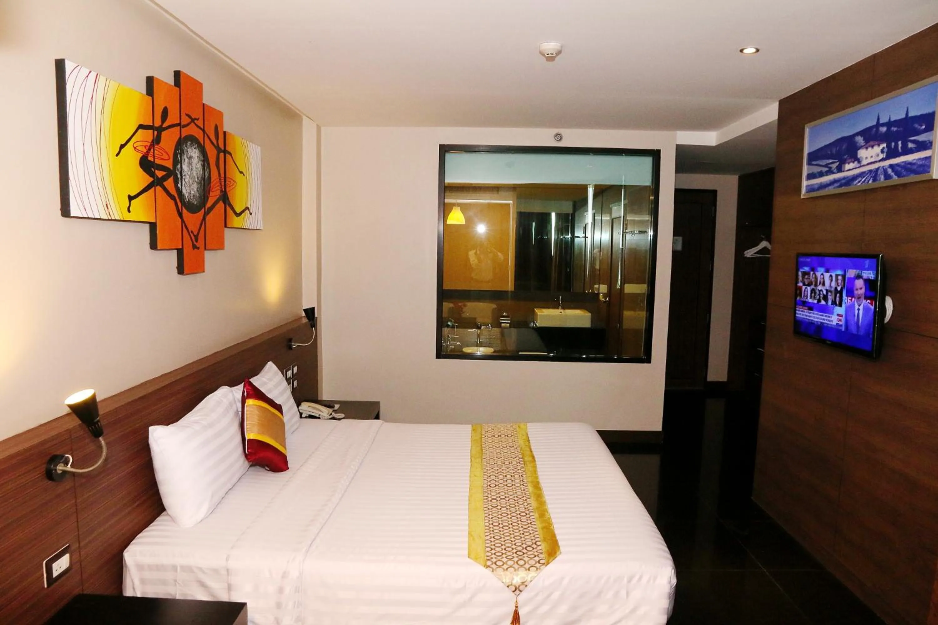 Deluxe King Room - single occupancy in Arthitaya Green Nature Hotel & Lakkhana Poolside Resort