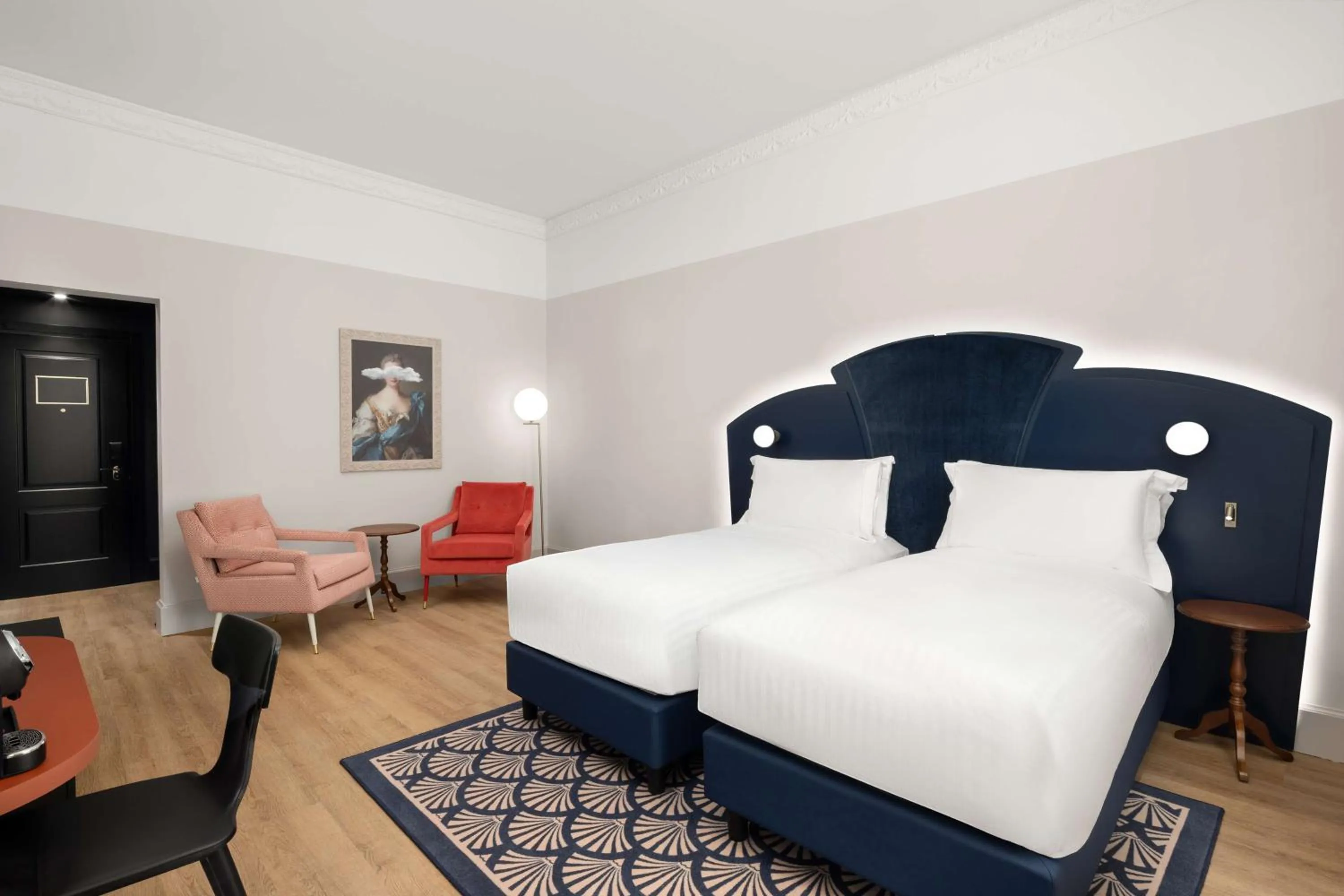 Deluxe Twin Room in Anglo American Hotel Florence, Curio Collection By Hilton