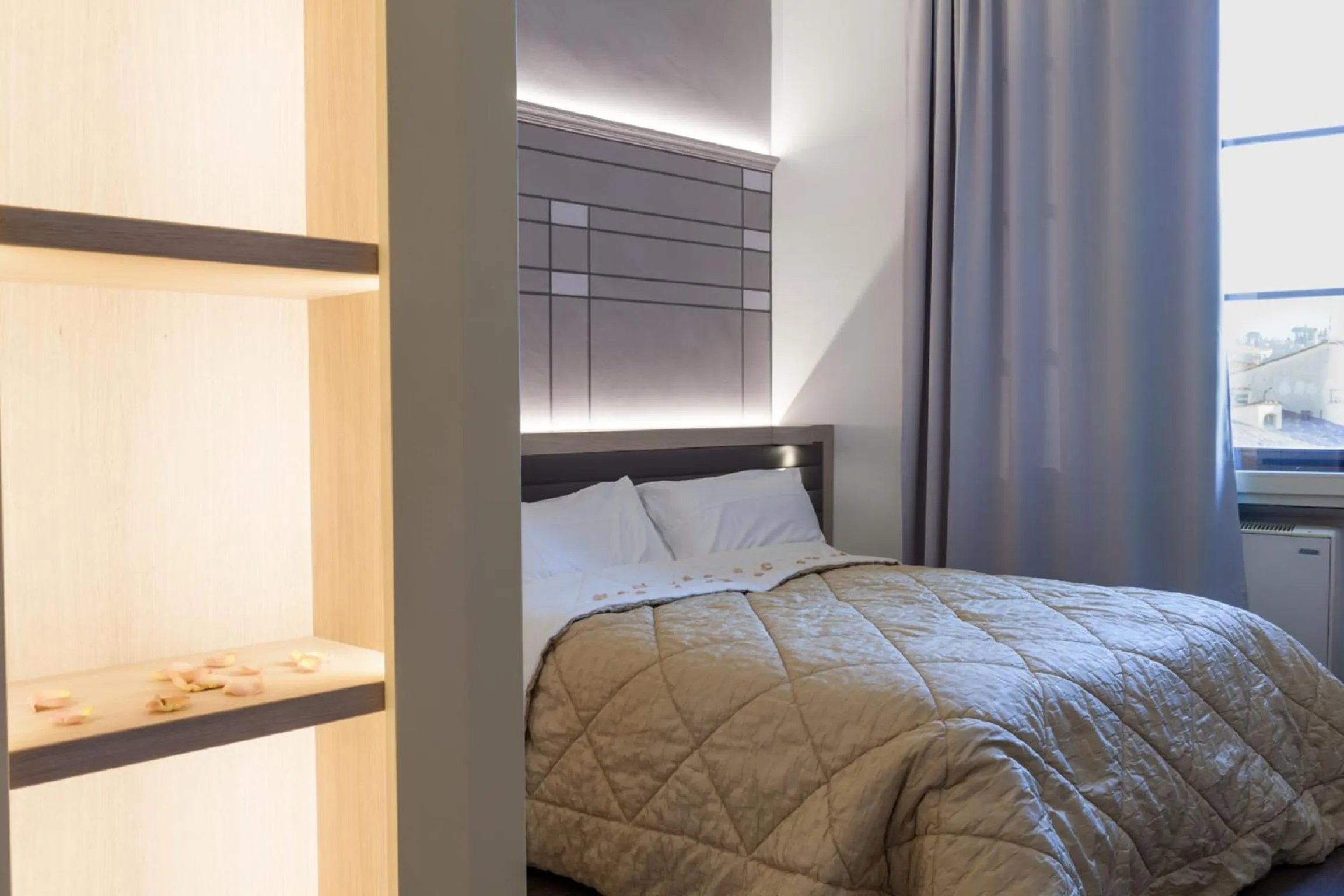 Deluxe One-Bedroom Suite in Palazzo dei Ciompi Suites