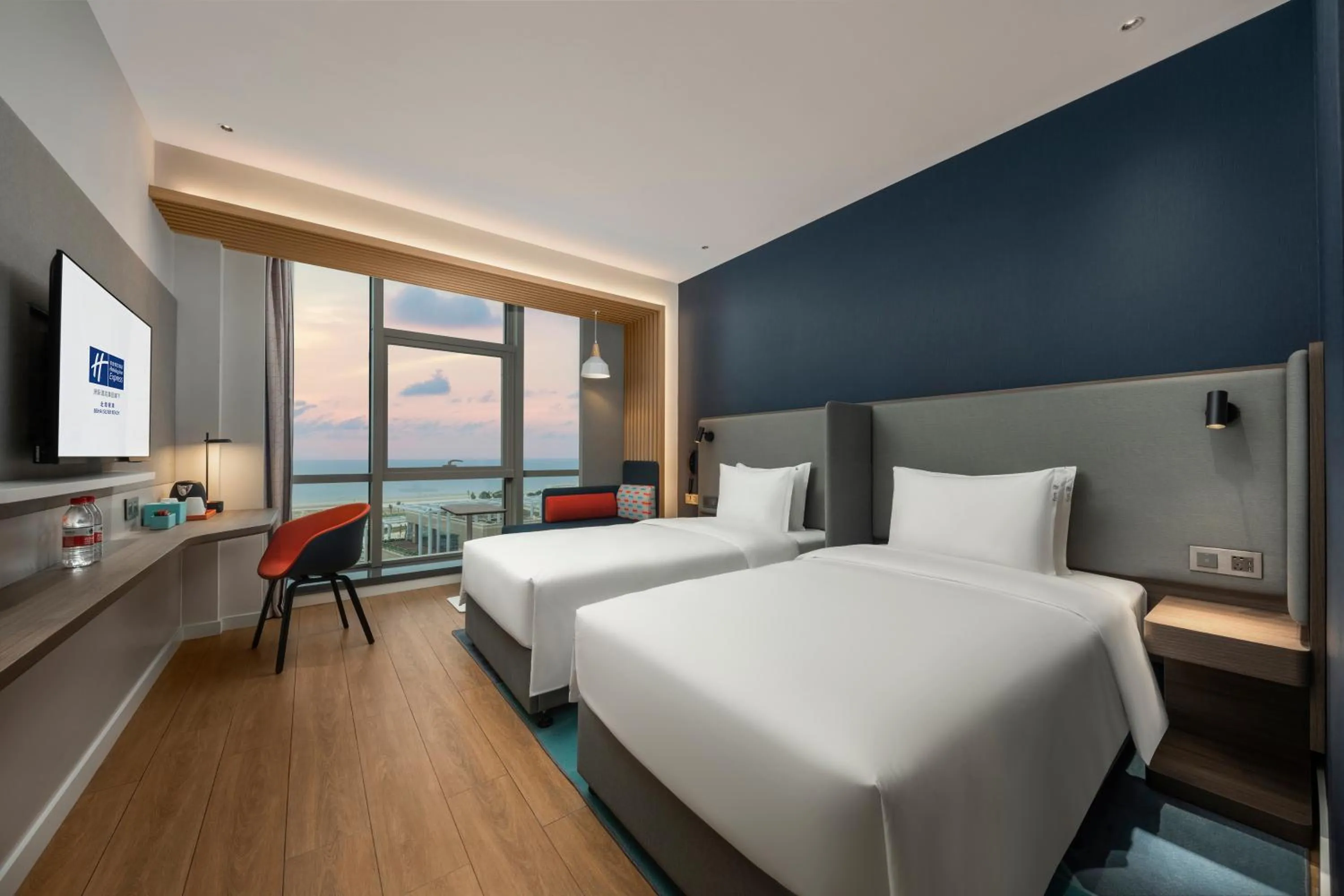 Standard Twin Room with Ocean View in Holiday Inn Express Beihai Silver Beach by IHG