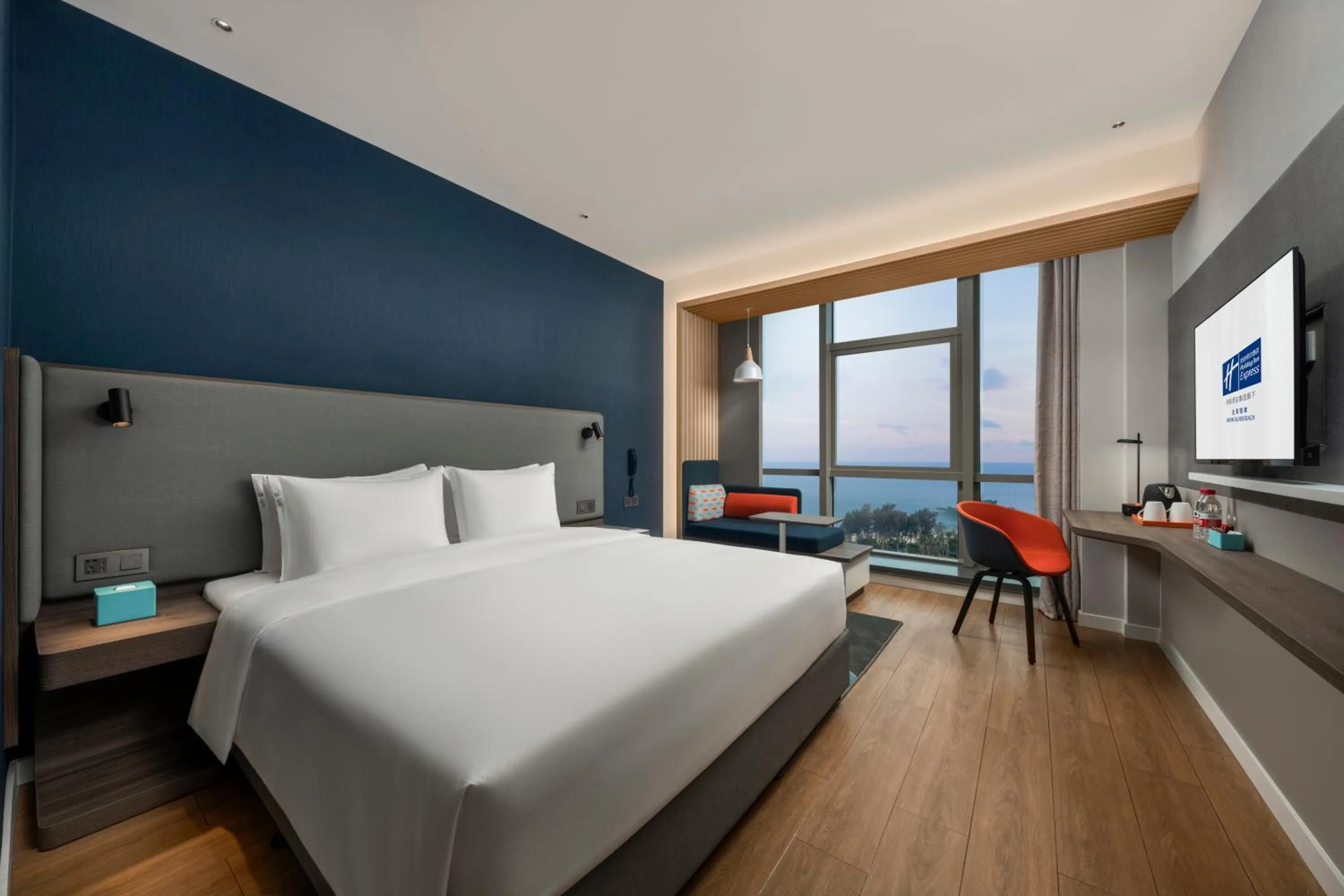 Standard King Room with Ocean View -High Floor in Holiday Inn Express Beihai Silver Beach by IHG