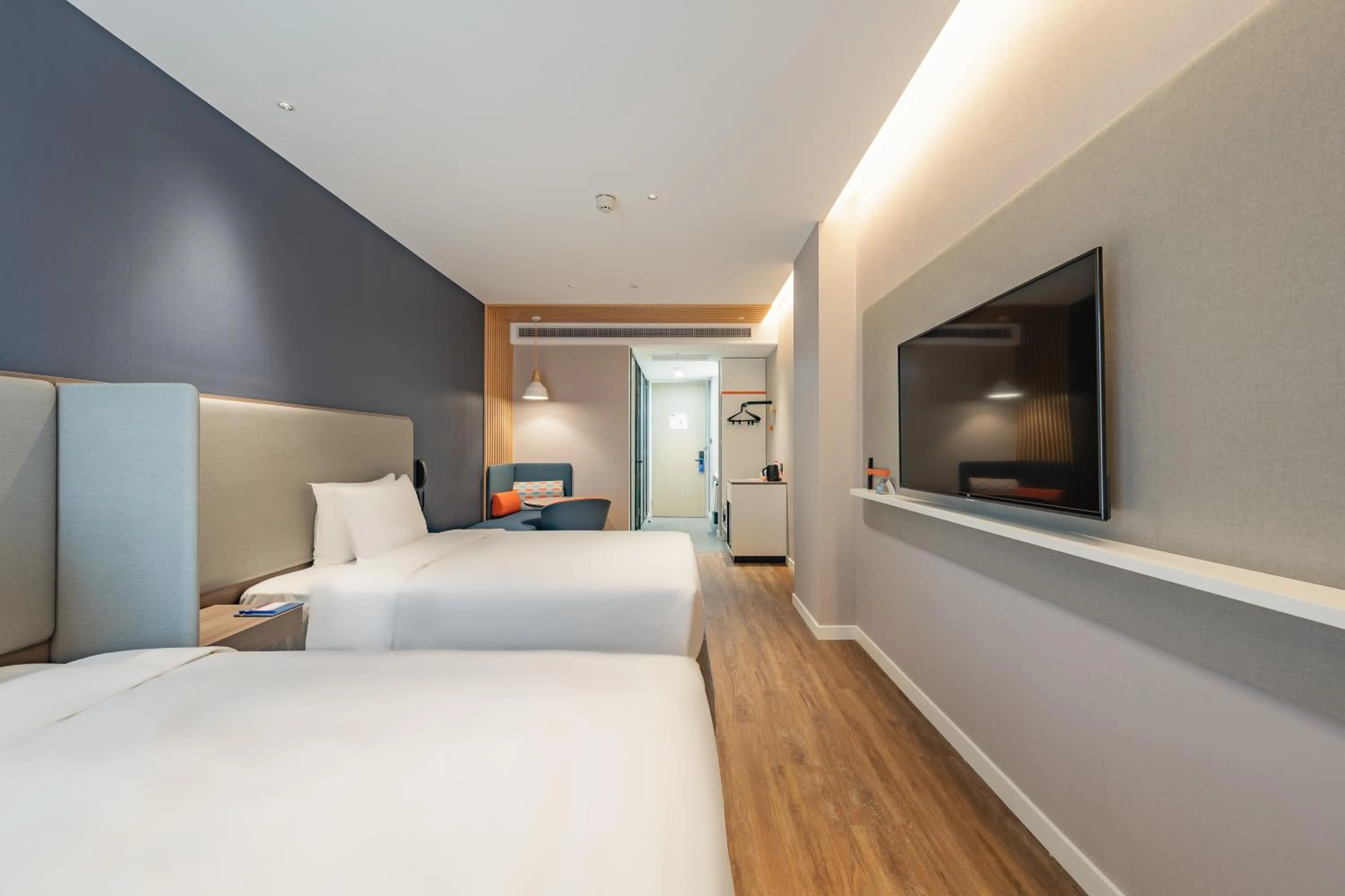 1 Queen and 1 Double Standard in Holiday Inn Express Shanghai Expo Centre by IHG